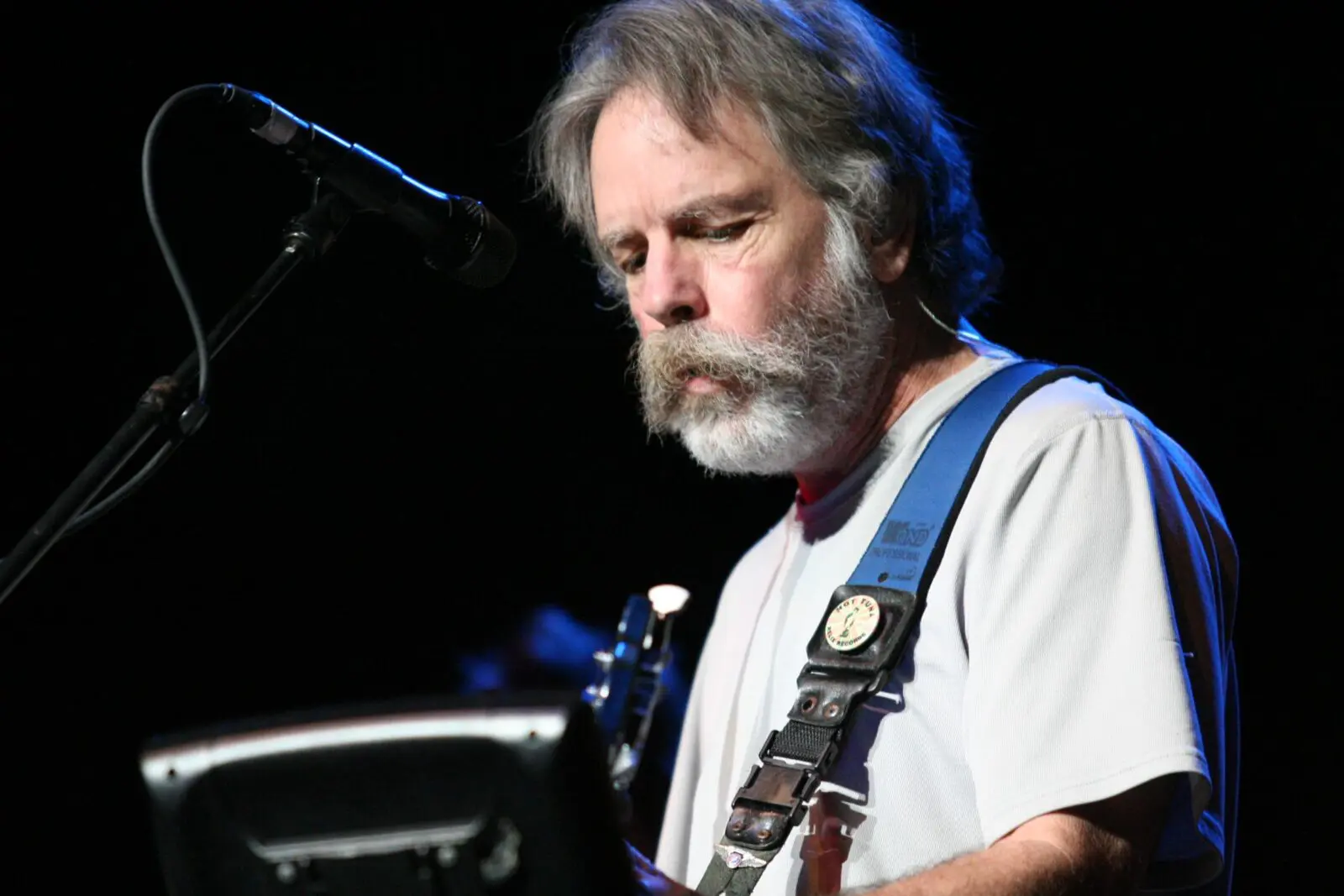 Bob Weir of the Grateful Dead endorses Harris-Walz after research