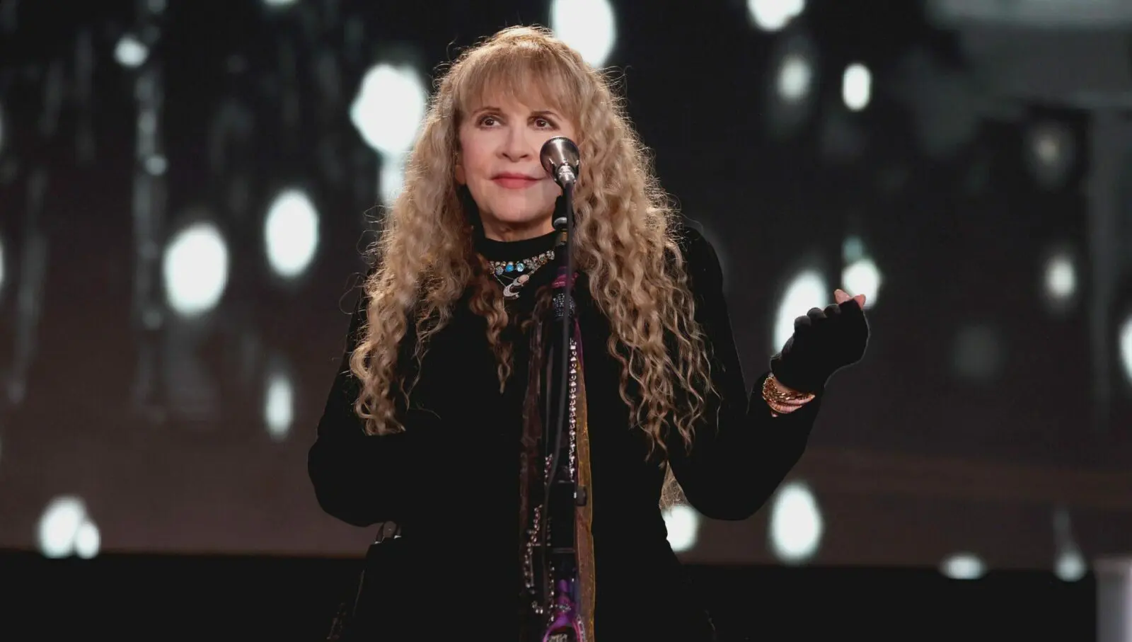 Stevie Nicks performs women’s rights anthem ‘The Lighthouse’ on Kimmel