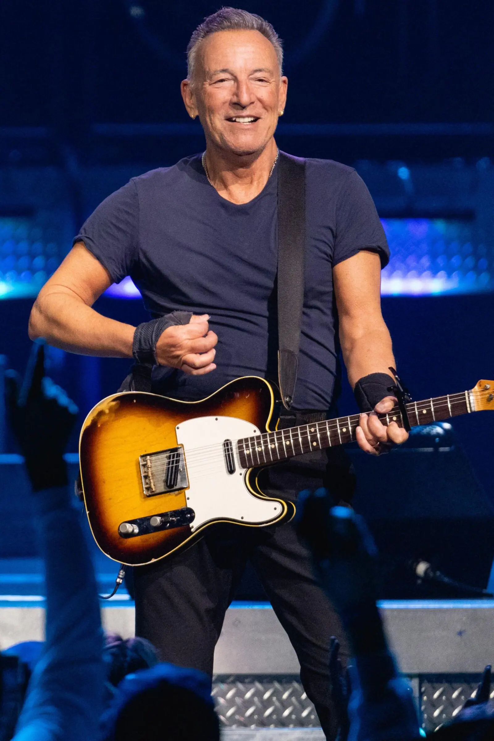 Bruce Springsteen shares humor and hope at Stand Up for Heroes