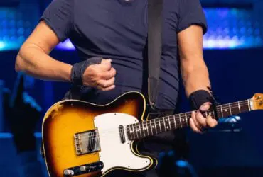 Bruce Springsteen shares humor and hope at Stand Up for Heroes