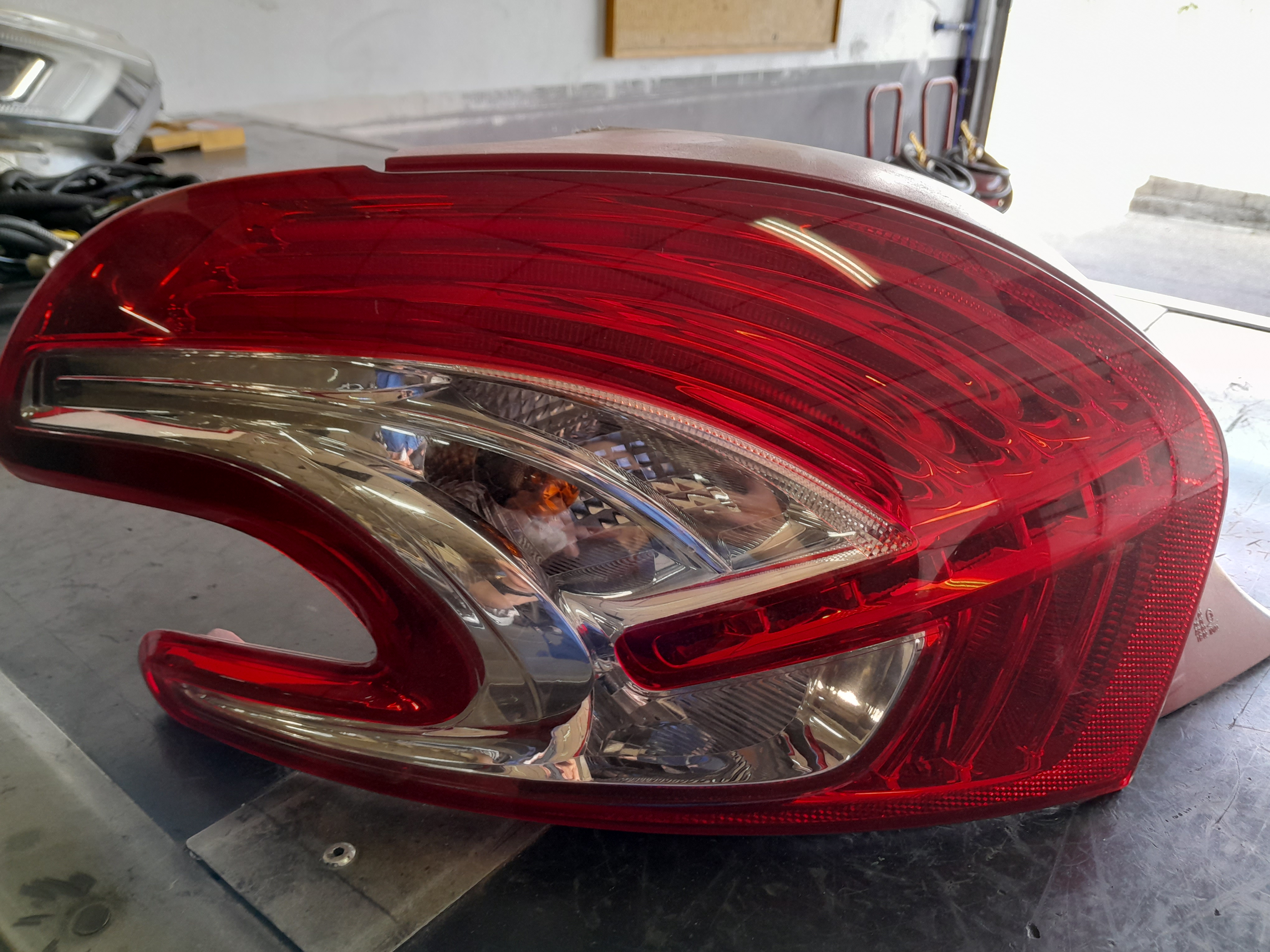 Farolim Stop Esq - PEUGEOT 208 I (CA_, CC_)-22322442 Farolim Stop Esq - PEUGEOT 208 I (CA_, CC_)-22322442