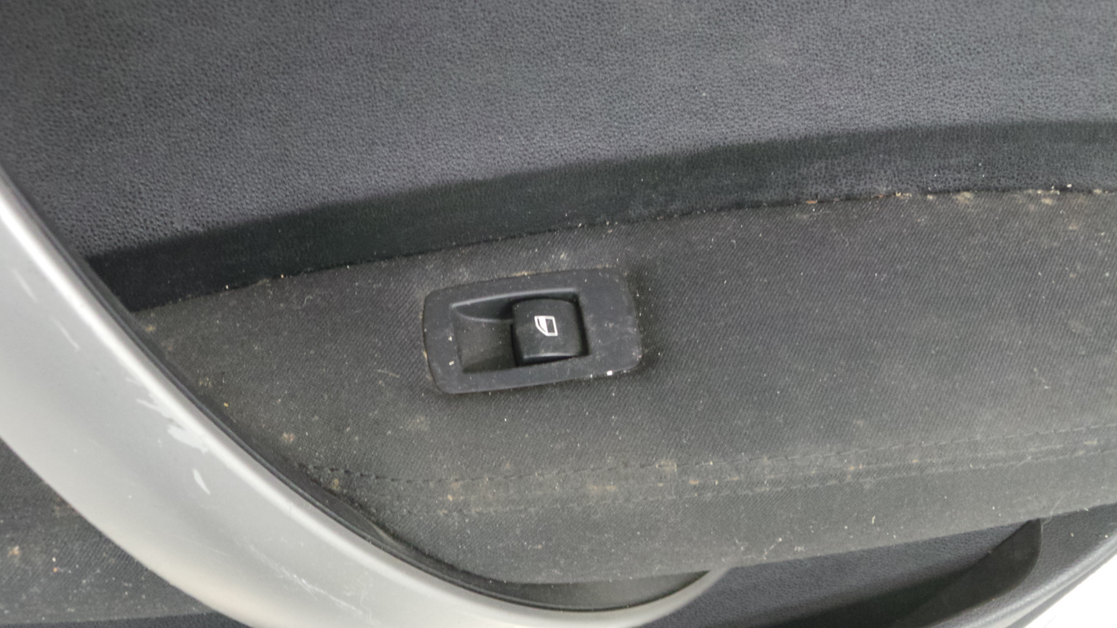 Interruptor / Comando Elevador Vidro Trás Dto  - BMW 1 (E87)-33047705