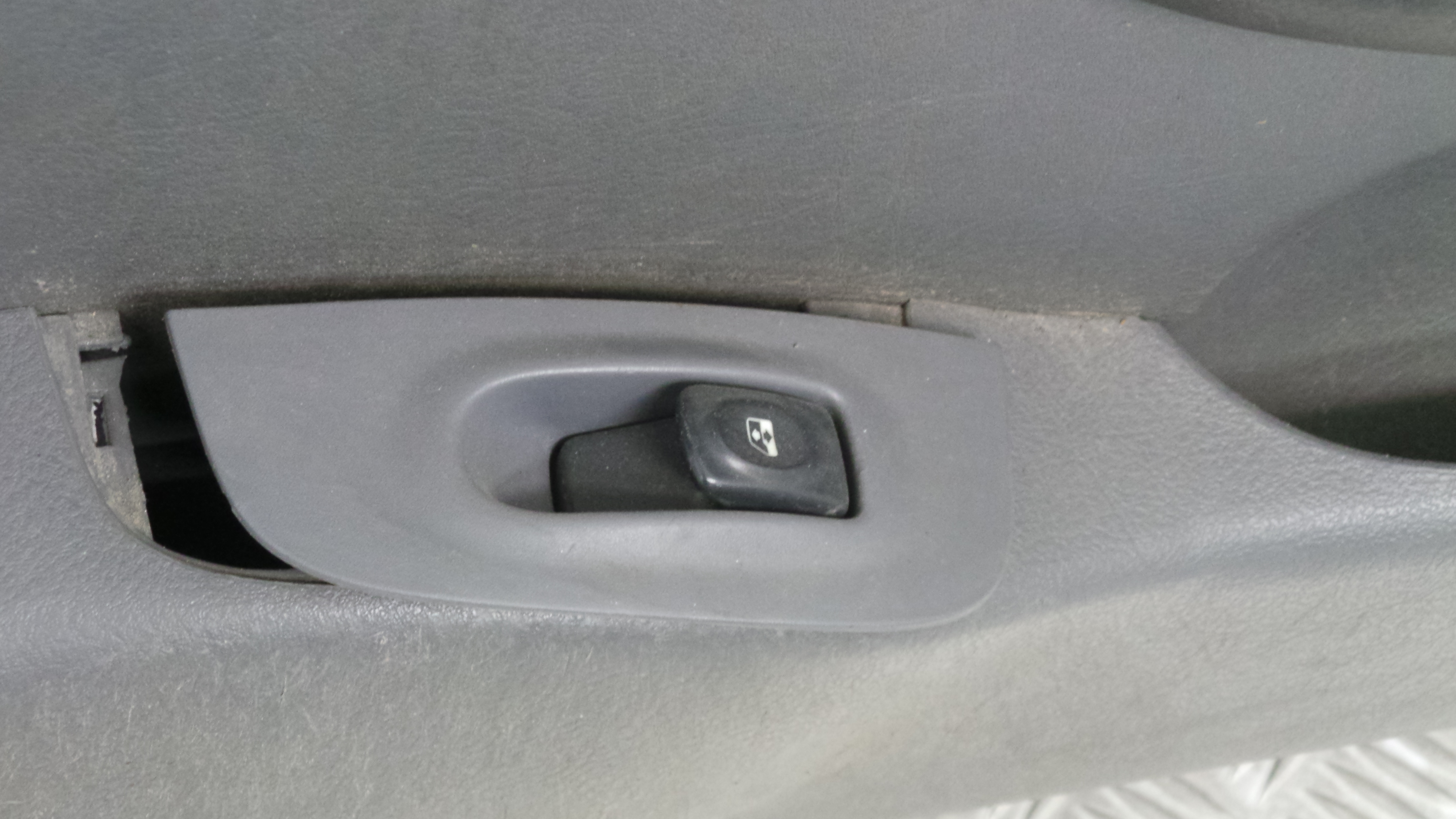 Interruptor / Comando Elevador Vidro Frente Dto   - RENAULT MEGANE I (BA0/1_)-33048727