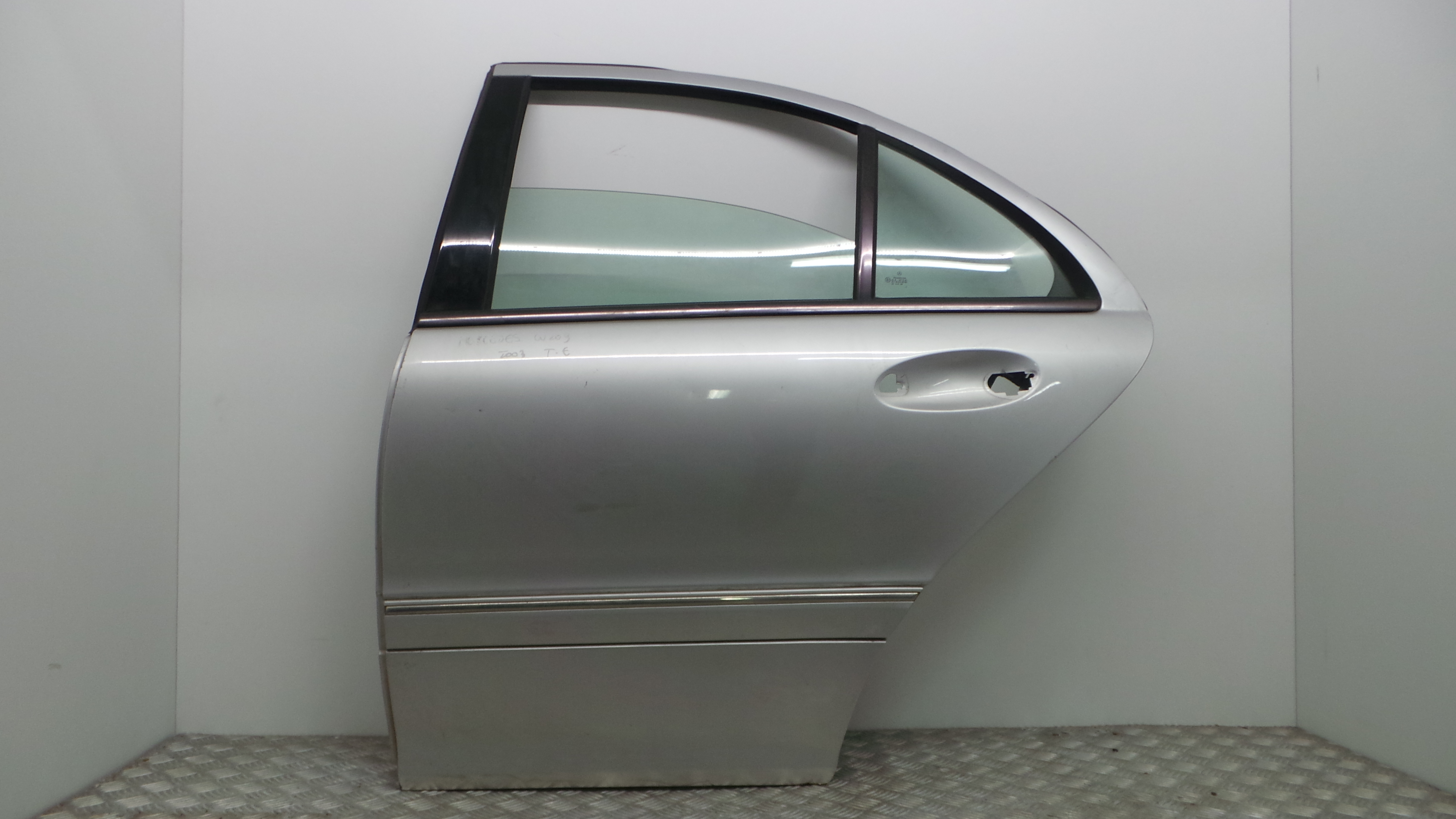 Porta Trás Esq - MERCEDES-BENZ C-CLASS (W203)-33048817 Porta Trás Esq - MERCEDES-BENZ C-CLASS (W203)-33048817