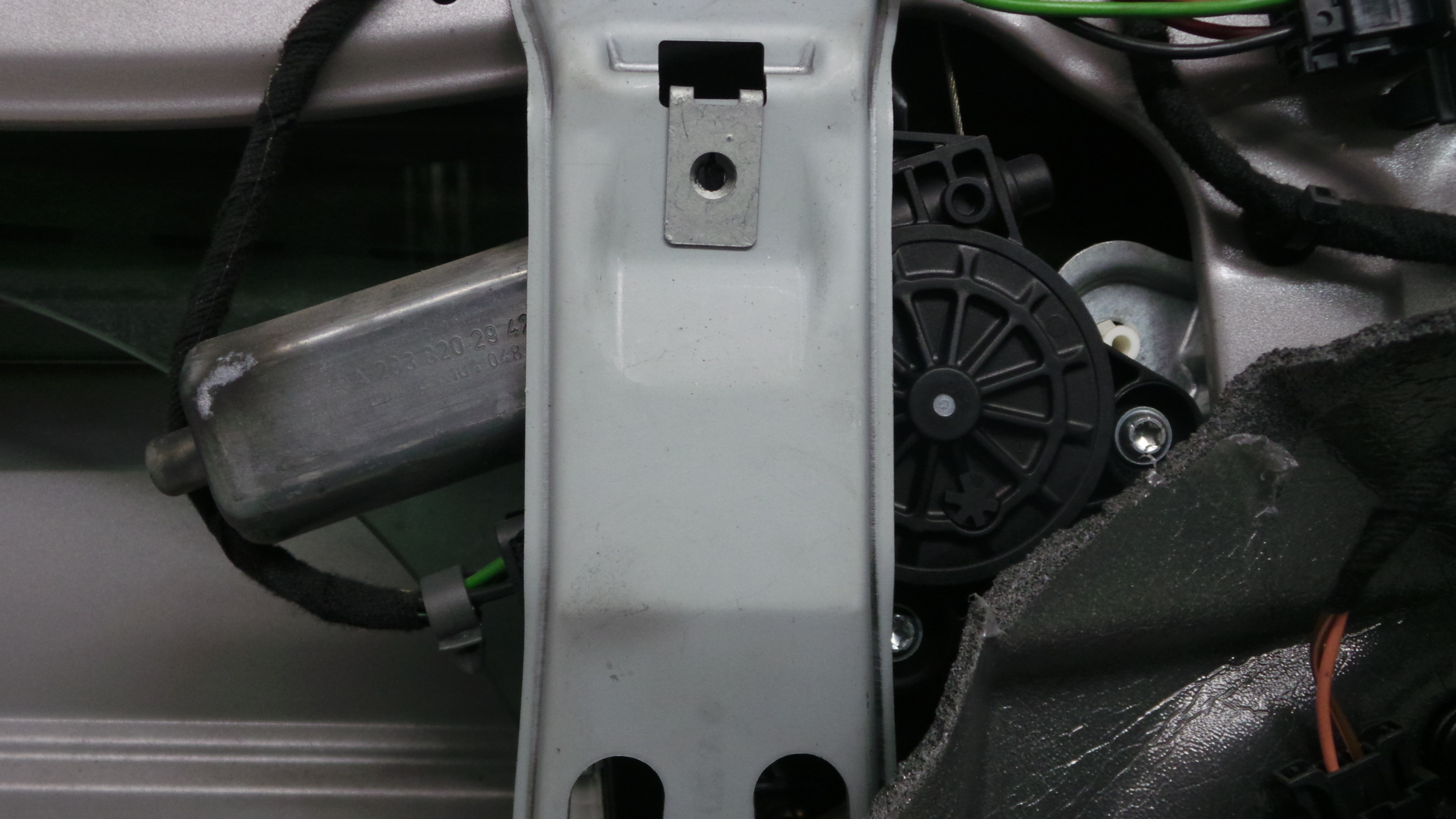 Elevador Trás Esq A2038202942 - MERCEDES-BENZ C-CLASS (W203)-33048824 Elevador Trás Esq A2038202942 - MERCEDES-BENZ C-CLASS (W203)-33048824