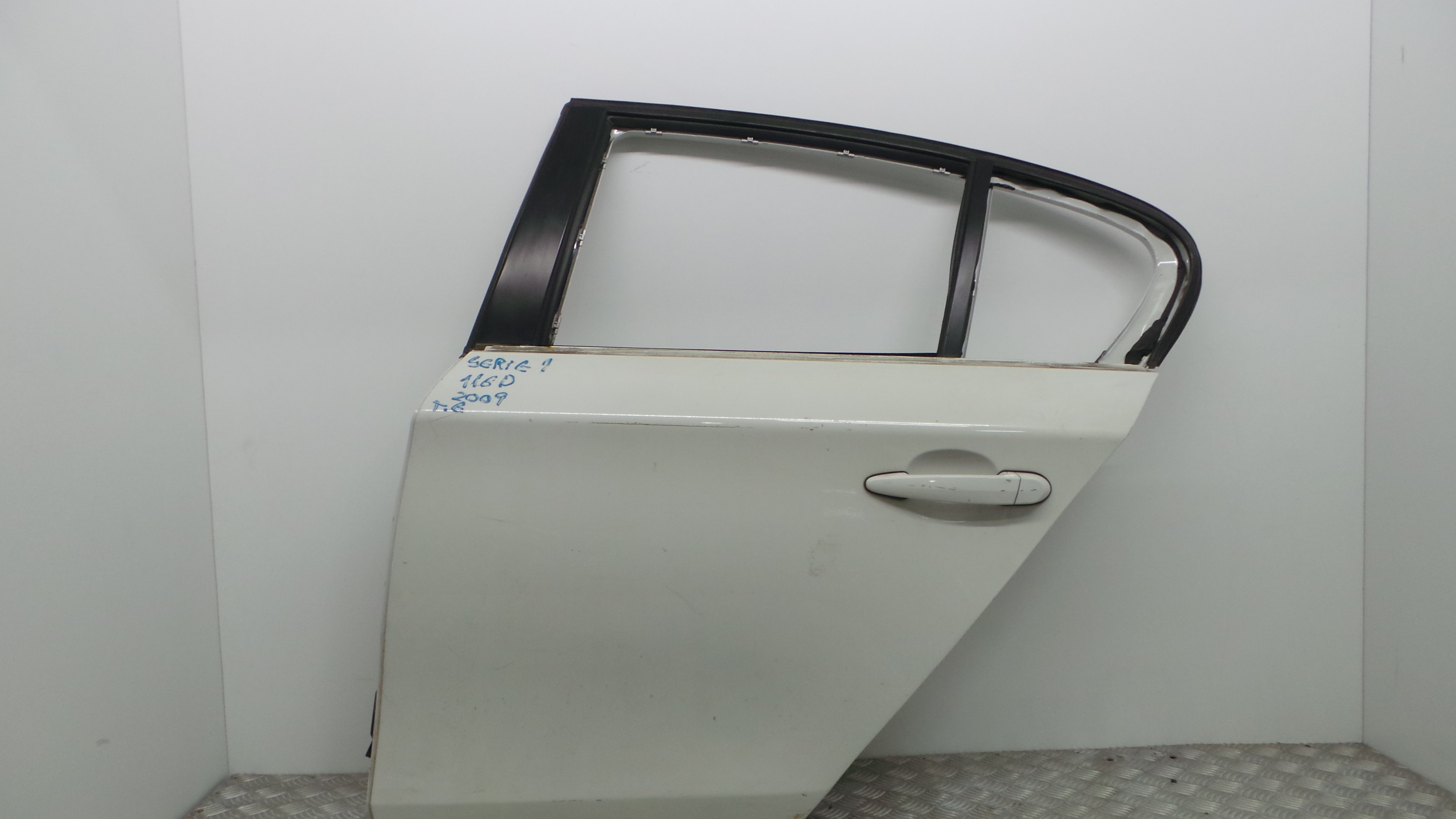 Porta Trás Esq - BMW 1 (E87)-33049281 Porta Trás Esq - BMW 1 (E87)-33049281