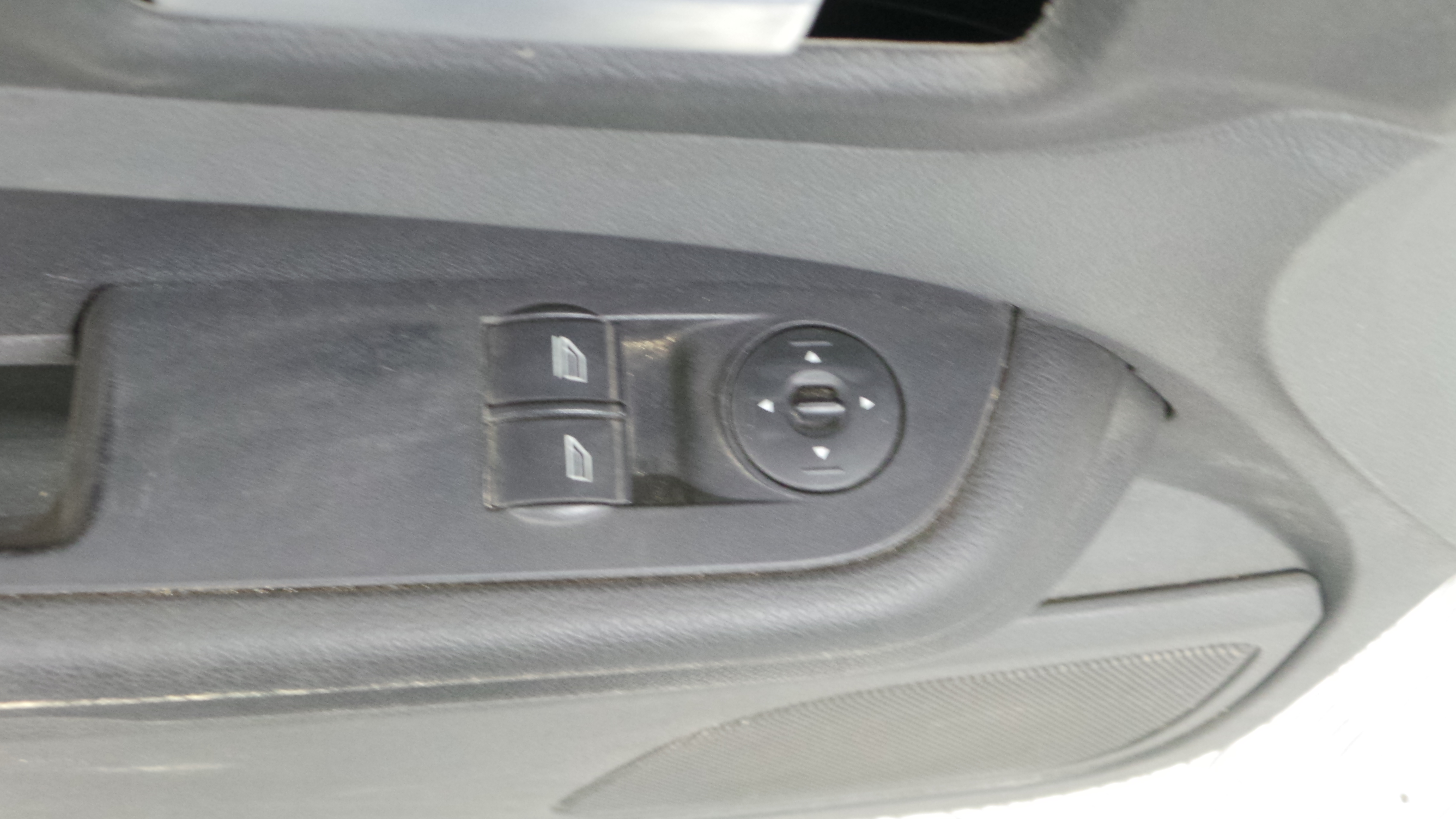 Interruptor / Comando Elevador Vidro Frente Esq   - FORD FOCUS I (DAW, DBW)-33050140