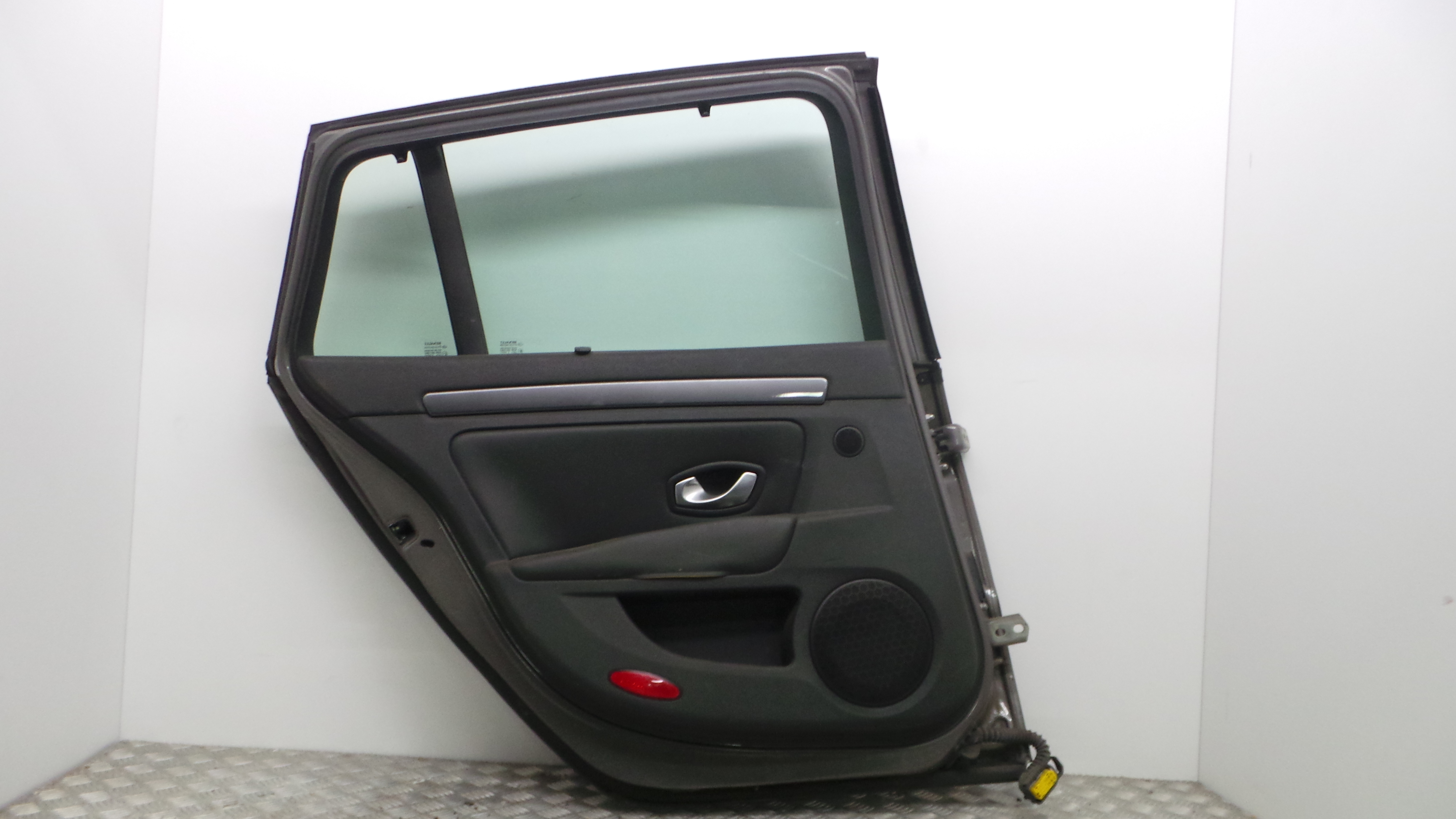 Porta Trás Esq - RENAULT LAGUNA III Grandtour (KT0/1), LAGUNA III Sport Tourer (KT0/1), LAGUNA III-33060595