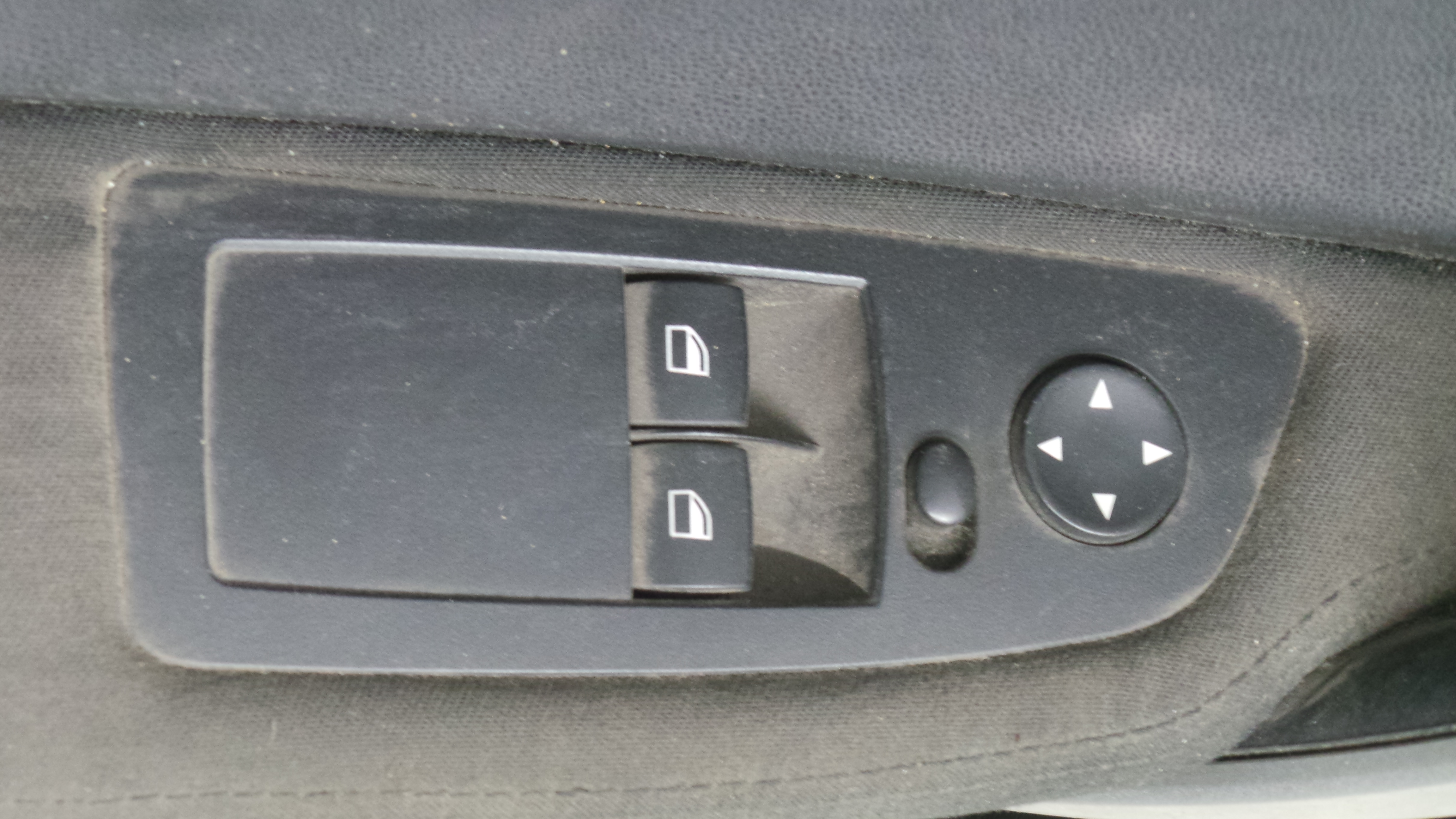 Interruptor / Comando Elevador Vidro Frente Esq   - BMW 1 (E87)-33060979