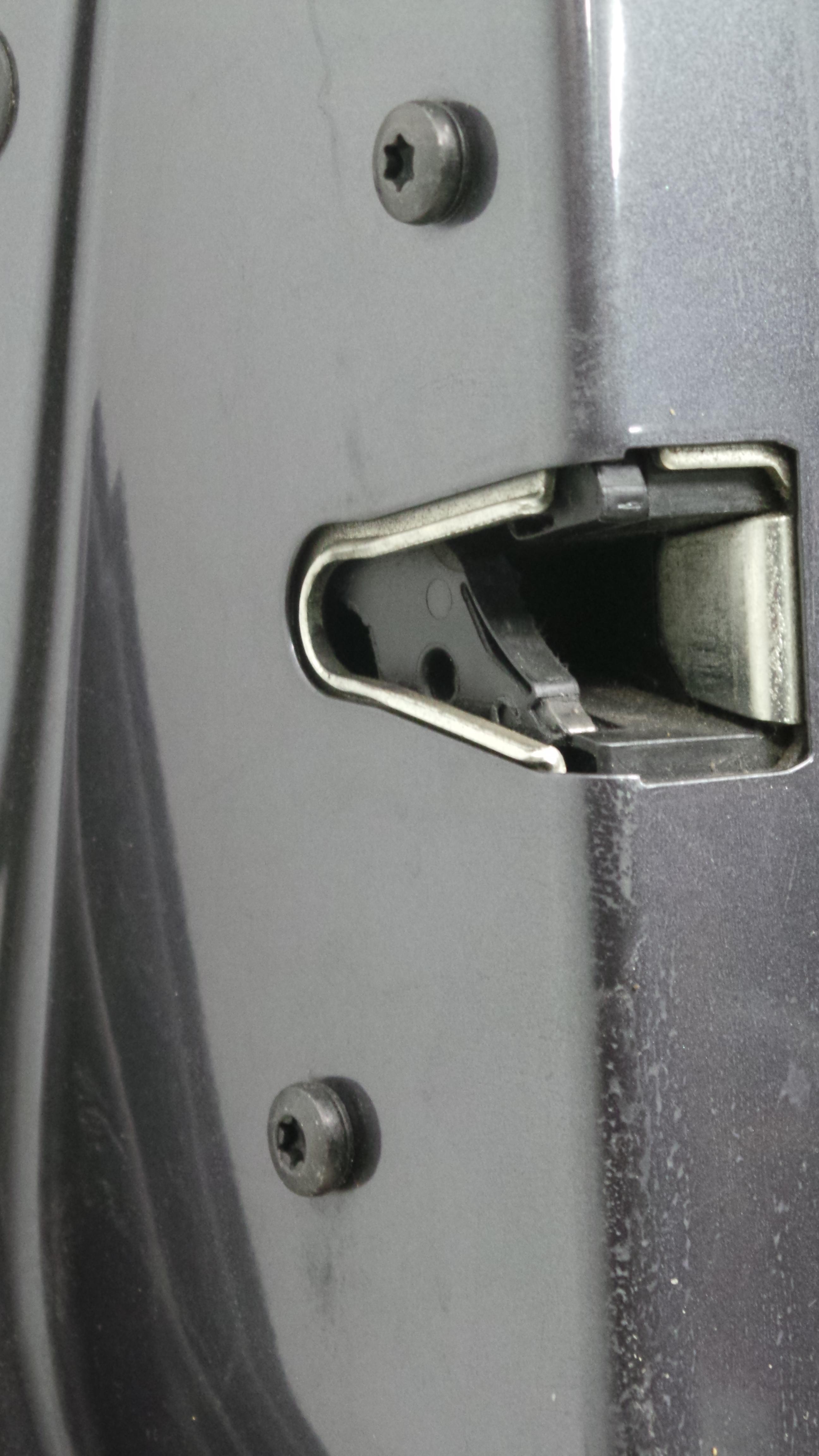 Fecho da Porta Frente Esq - BMW 1 (E87)-33060980 Fecho da Porta Frente Esq - BMW 1 (E87)-33060980