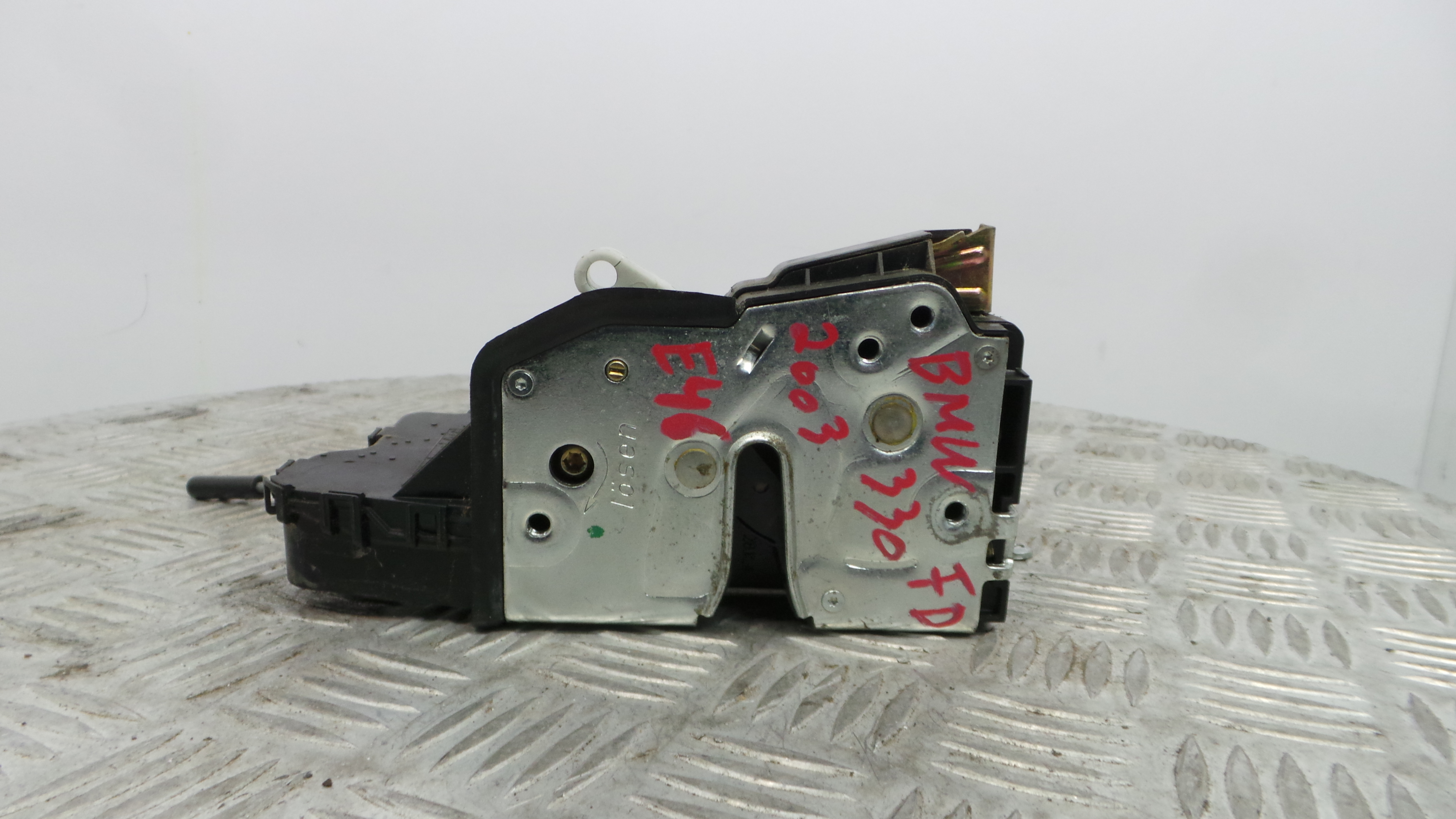 Fecho da Porta Frente Dto 51.21-7011244 - BMW 3 (E46)-34921417 Fecho da Porta Frente Dto 51.21-7011244 - BMW 3 (E46)-34921417