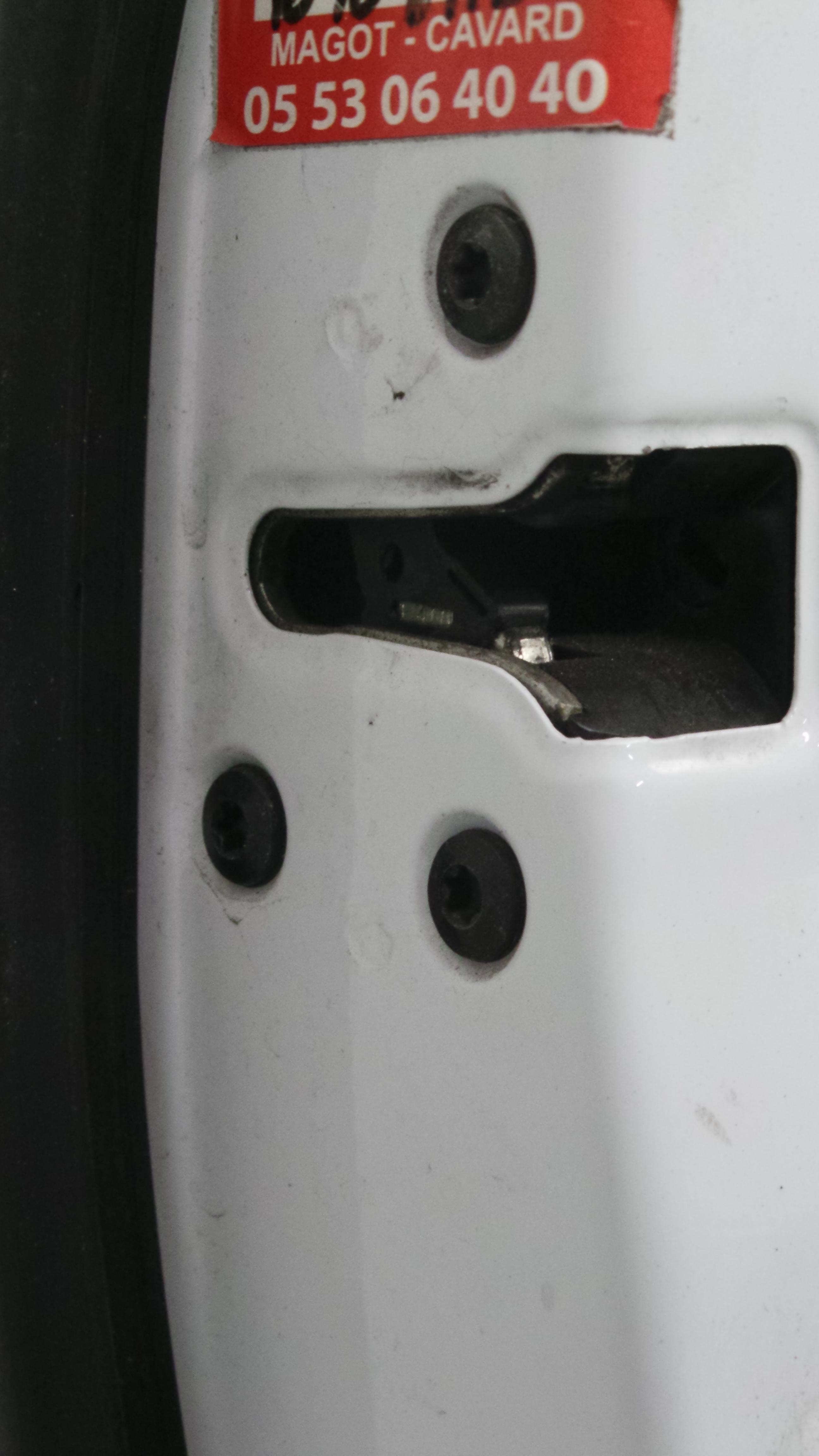 Fecho da Porta Esq  - KIA CEE'D Hatchback (ED)-33081737