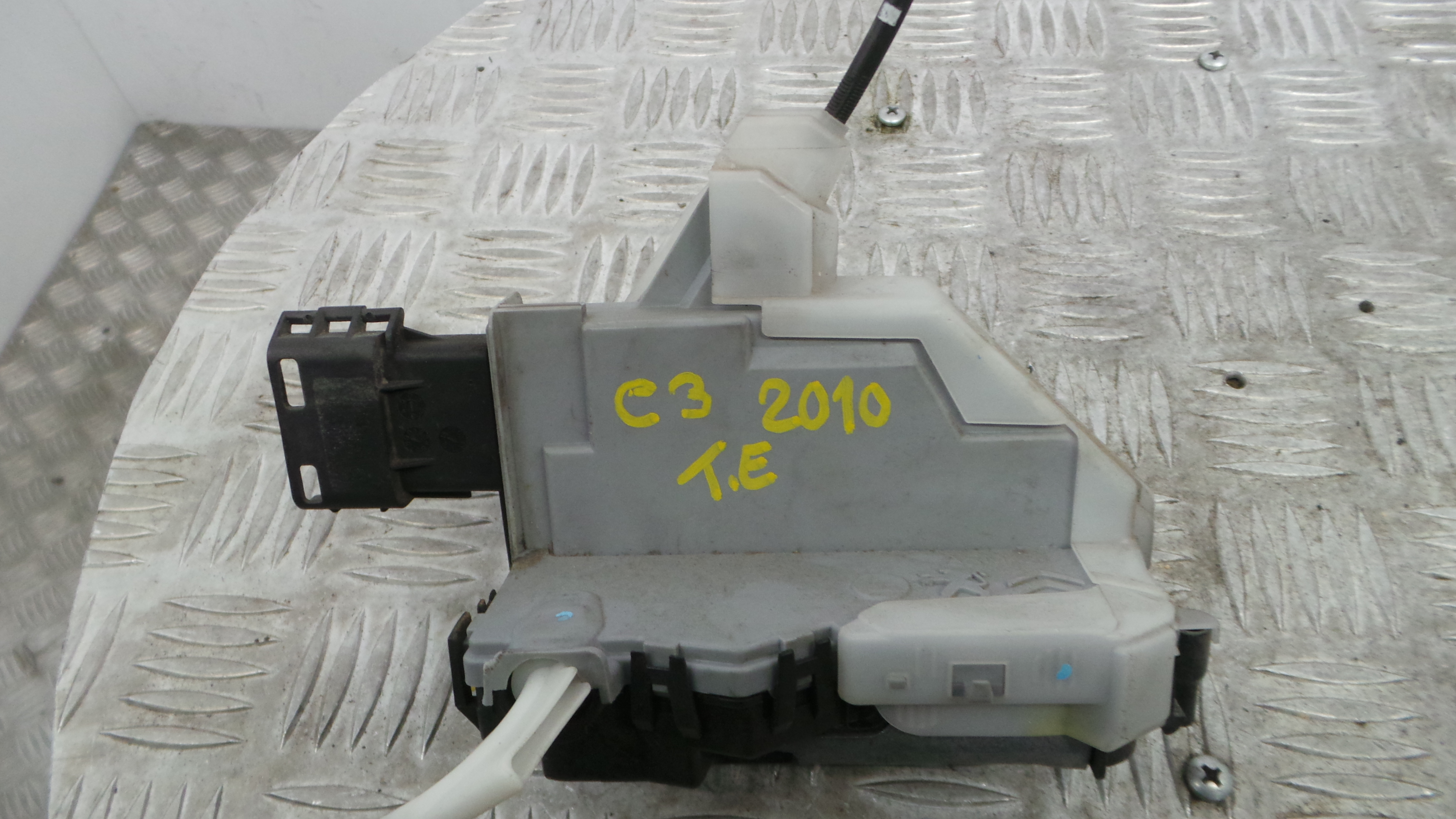 Fecho da Porta Trás Esq PSA732316 - CITROËN C3 II (SC_)-36920770