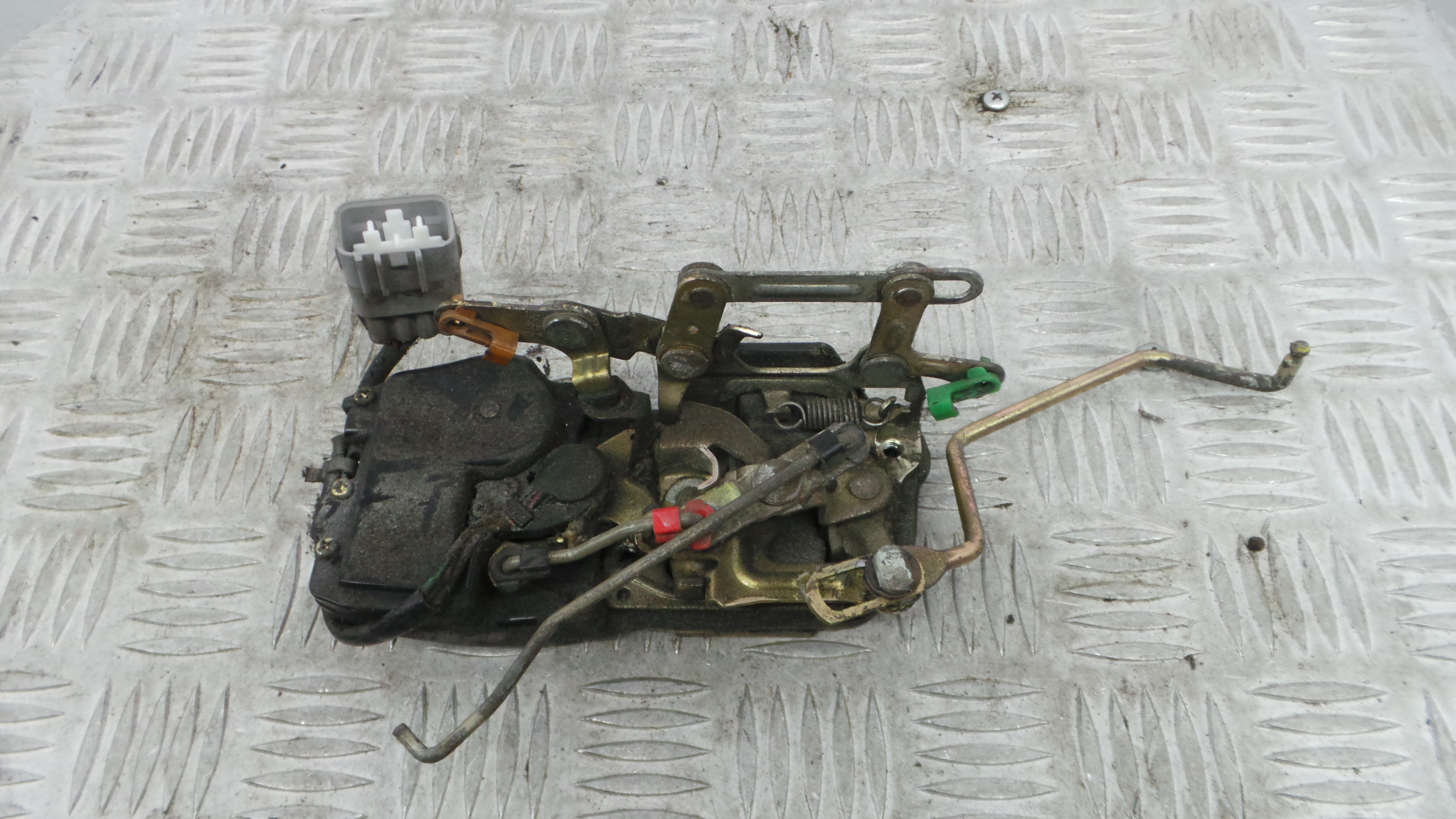 Fecho da Porta Frente Esq - TOYOTA HIACE IV Caixa (__H1_, __H2_)-37076442