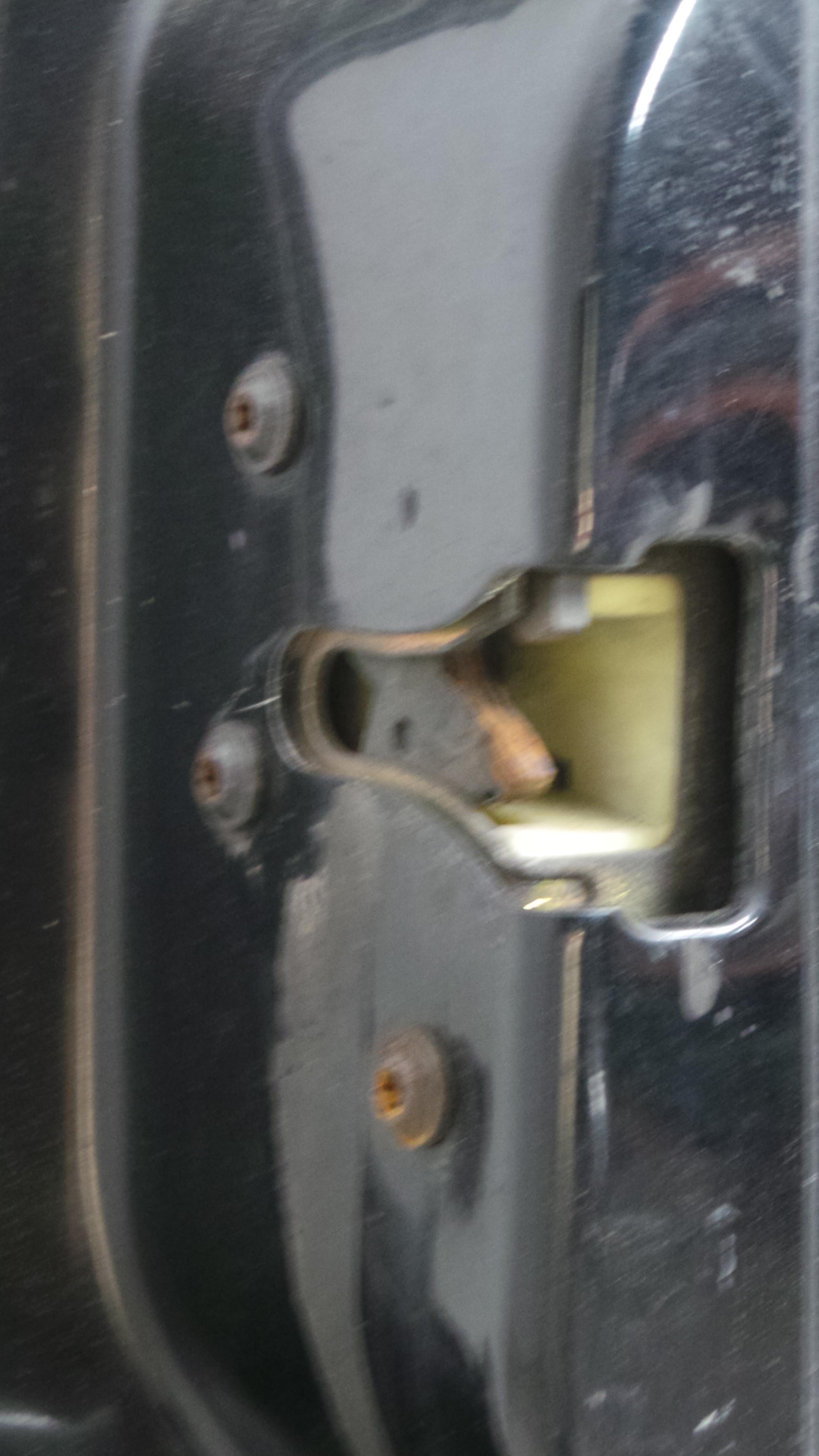 Fecho da Porta Frente Esq  - FORD FOCUS I (DAW, DBW)-33090682