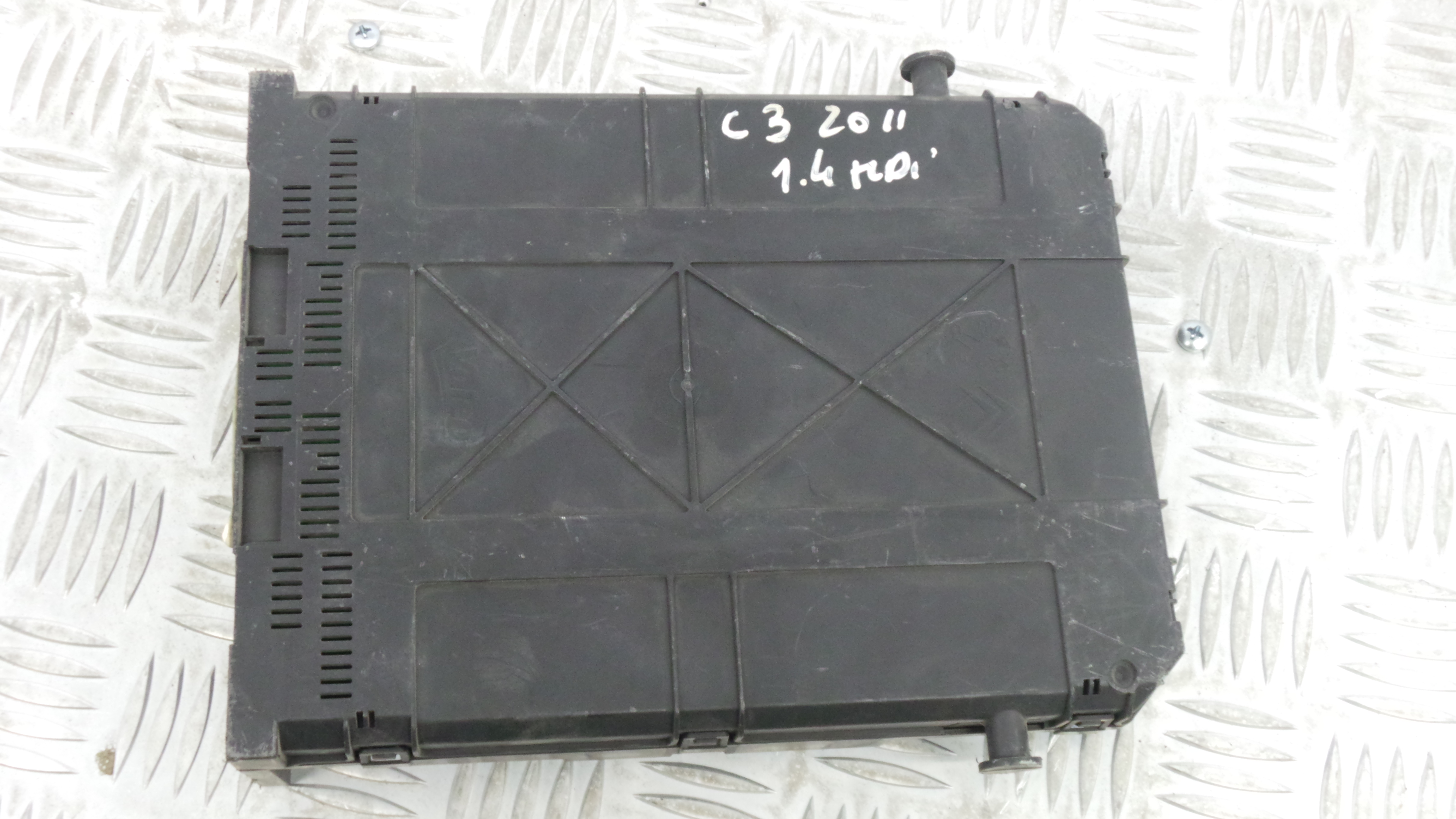 Caixa dos Fusíveis / BSI / UCH / SAM 9666952280 - CITROËN C3 II (SC_)-33107610