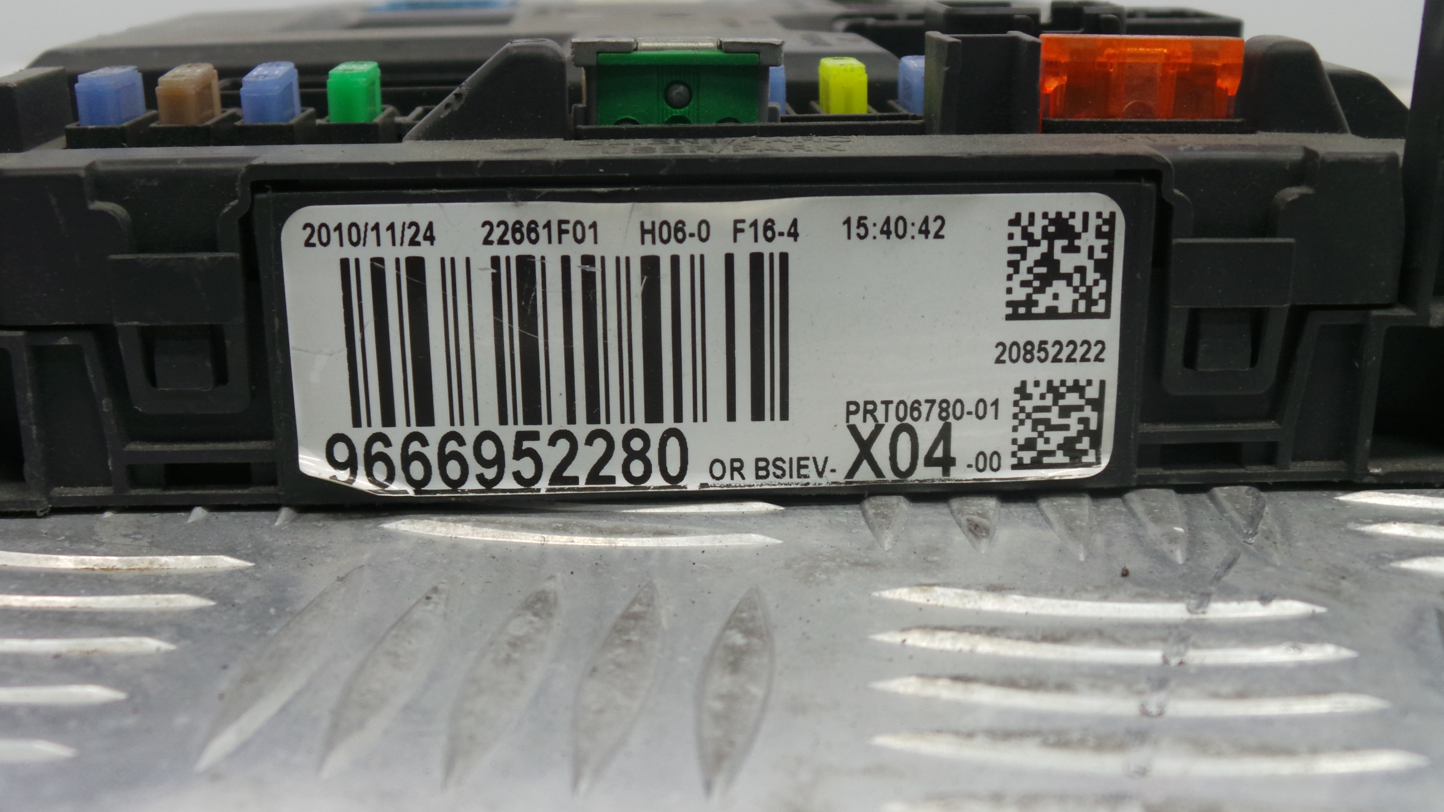 Caixa dos Fusíveis / BSI / UCH / SAM 9666952280 - CITROËN C3 II (SC_)-33107610