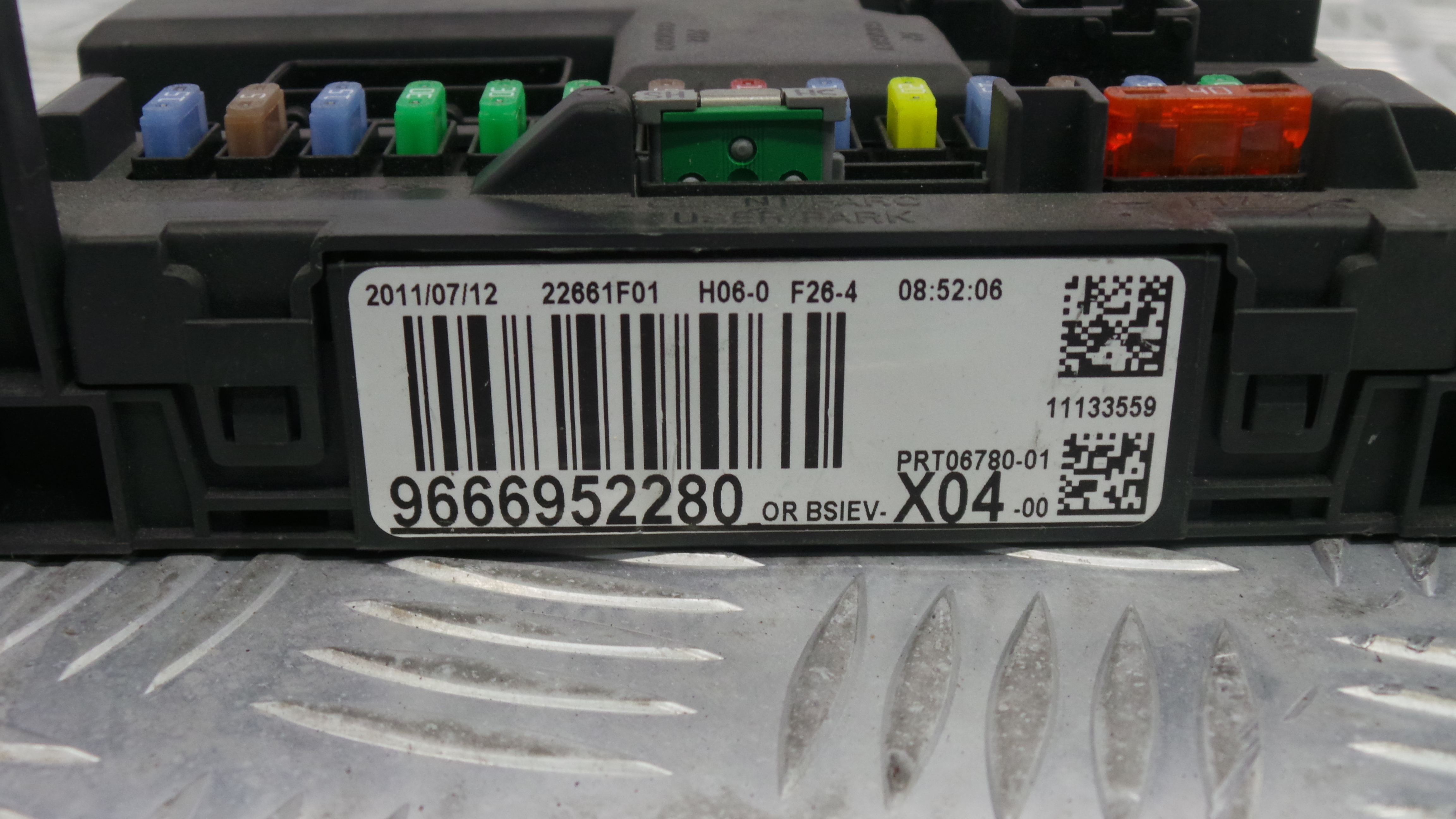 Caixa dos Fusíveis / BSI / UCH / SAM 9666952280 - CITROËN C3 II (SC_)-33107613