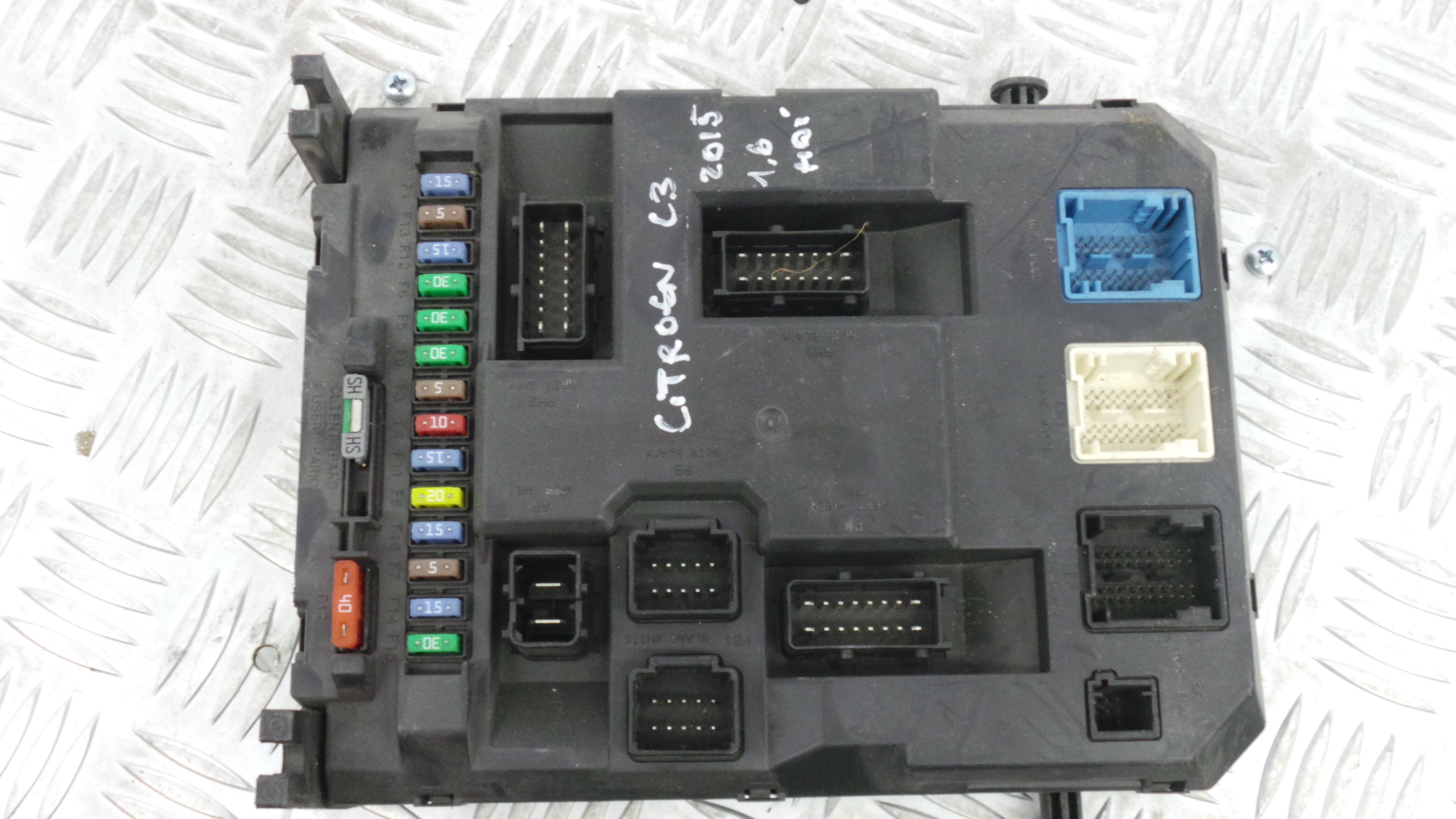 Caixa dos Fusíveis / BSI / UCH / SAM 9666952280 - CITROËN C3 II (SC_)-33107755 Caixa dos Fusíveis / BSI / UCH / SAM 9666952280 - CITROËN C3 II (SC_)-33107755