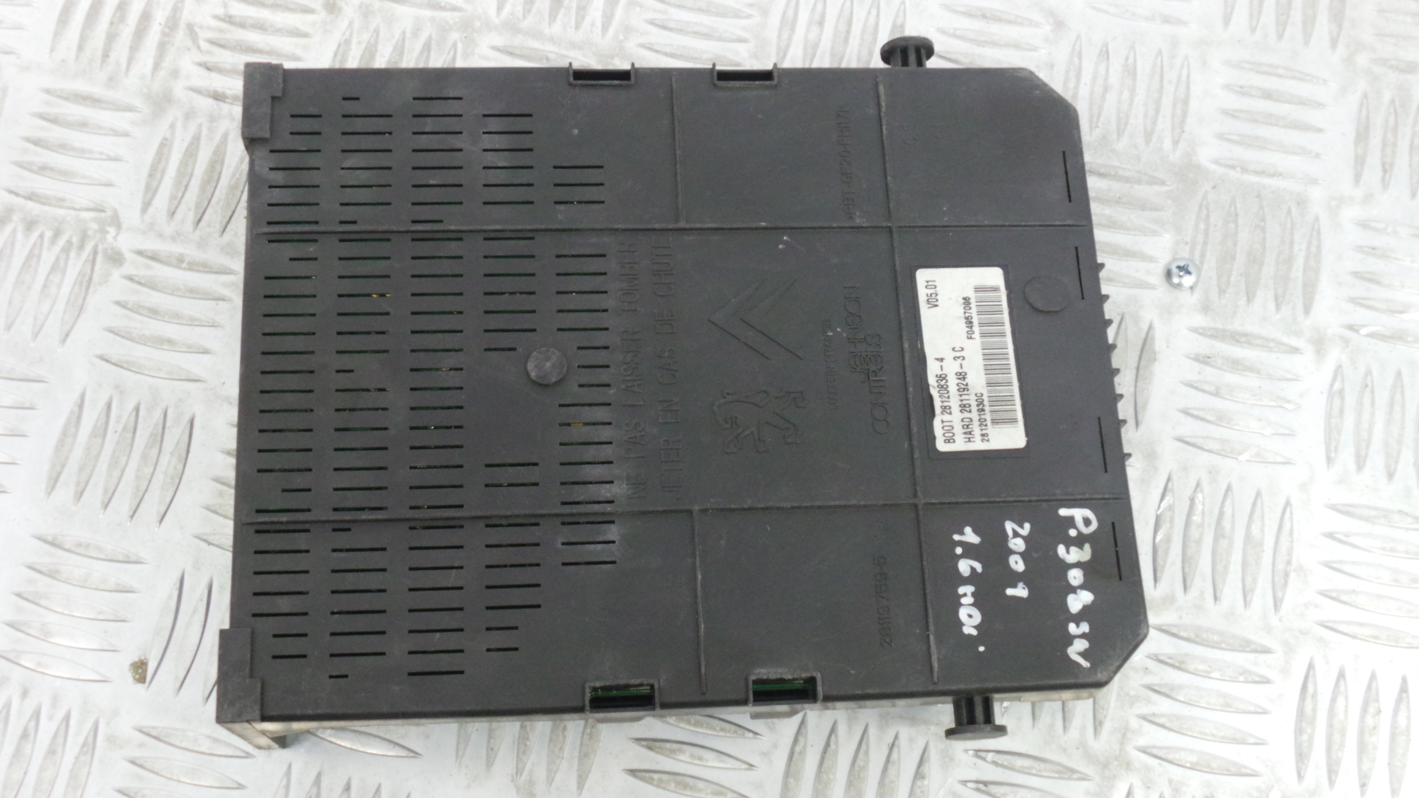 Caixa dos Fusíveis / BSI / UCH / SAM 966405908001 - PEUGEOT 308 SW I (4E_, 4H_)-33107759