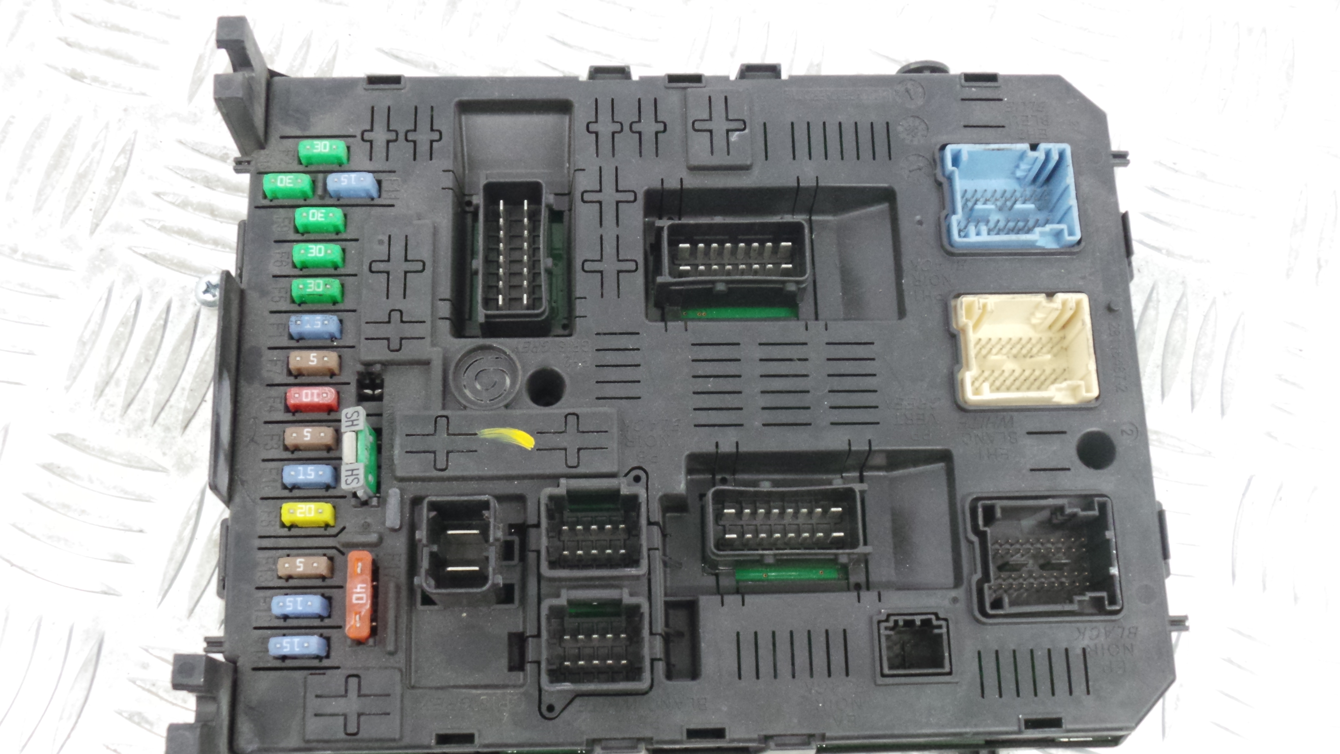 Caixa dos Fusíveis / BSI / UCH / SAM 966405908001 - PEUGEOT 308 SW I (4E_, 4H_)-33107759