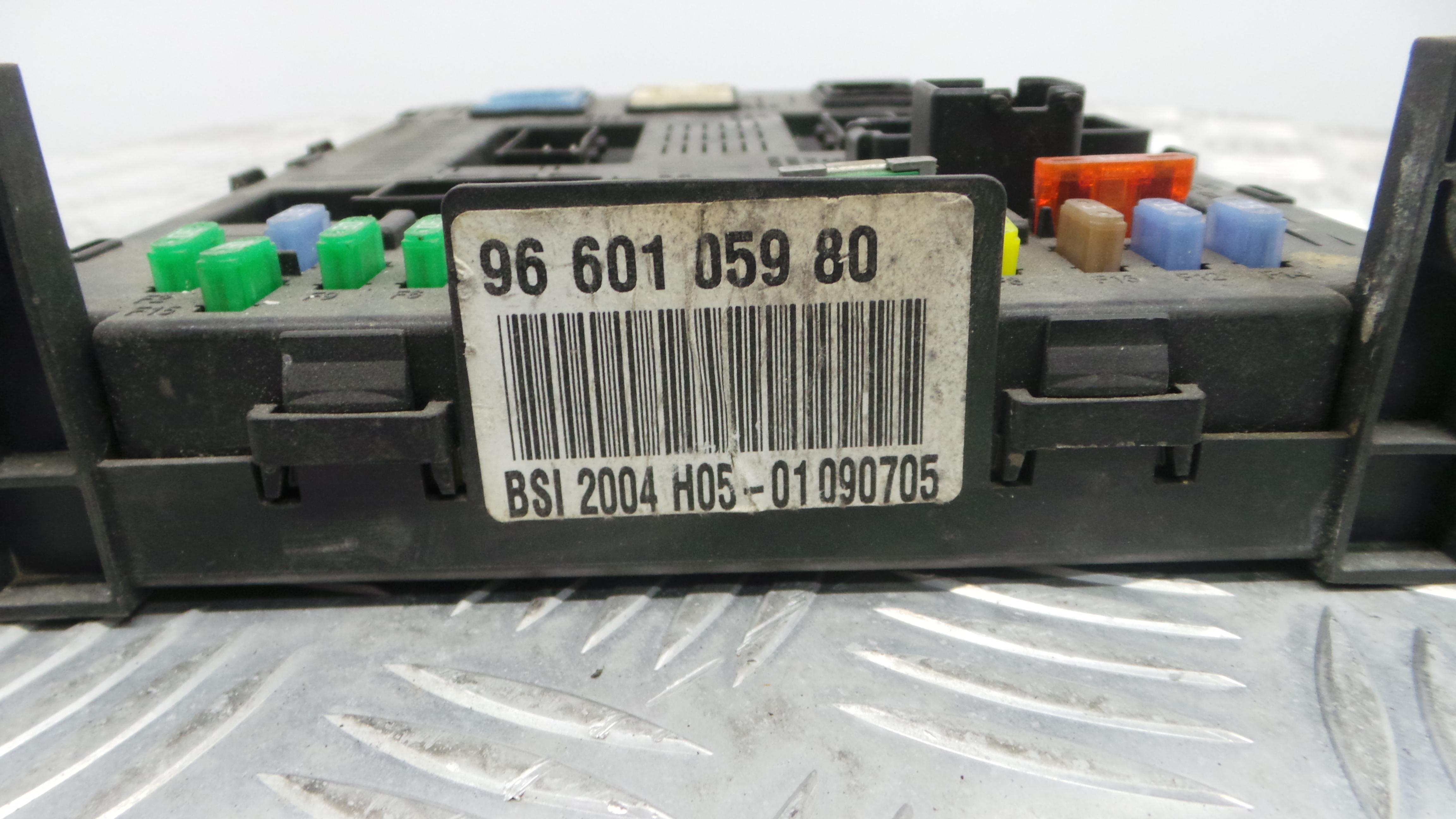 Caixa dos Fusíveis / BSI / UCH / SAM 9660105980 - CITROËN C4 I (LC_)-33172561