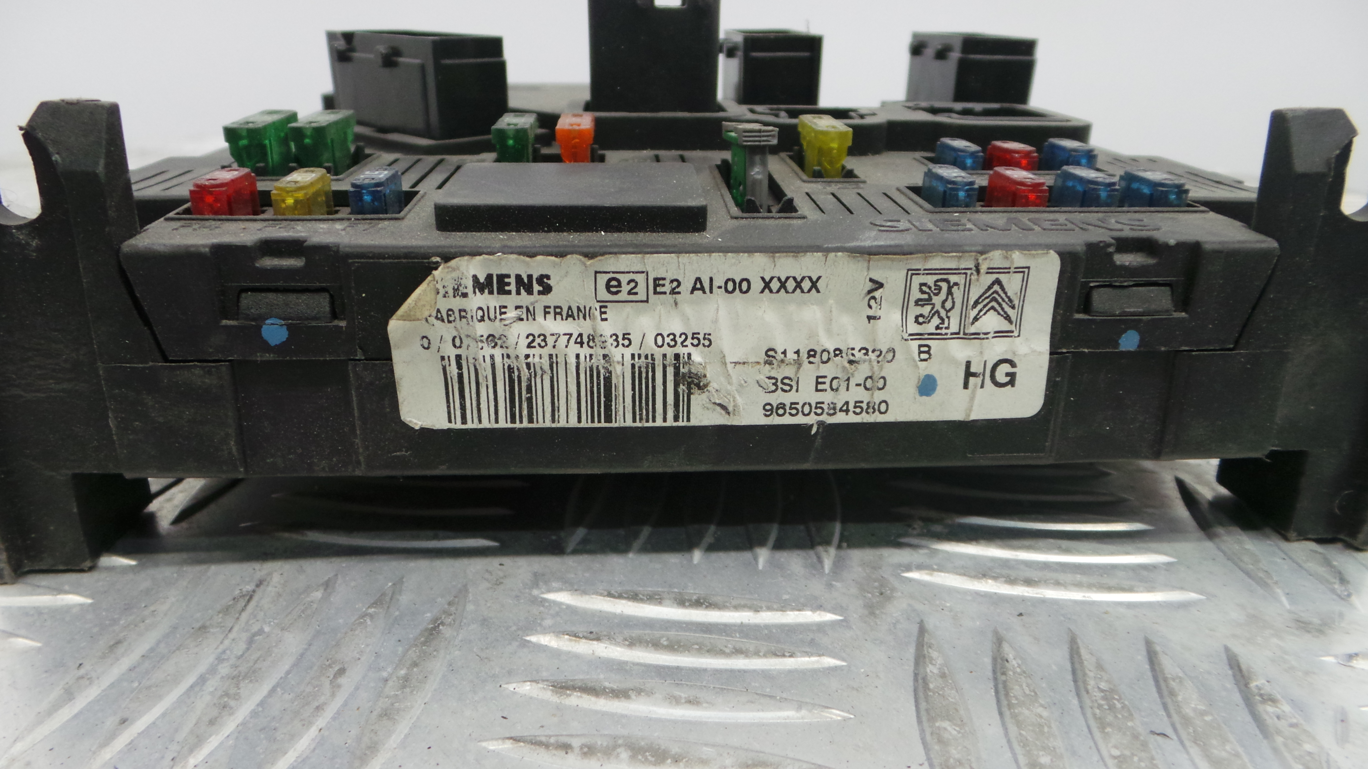 Caixa dos Fusíveis / BSI / UCH / SAM 9650584580 - PEUGEOT 206 Hatchback (2A/C)-33107874 Caixa dos Fusíveis / BSI / UCH / SAM 9650584580 - PEUGEOT 206 Hatchback (2A/C)-33107874