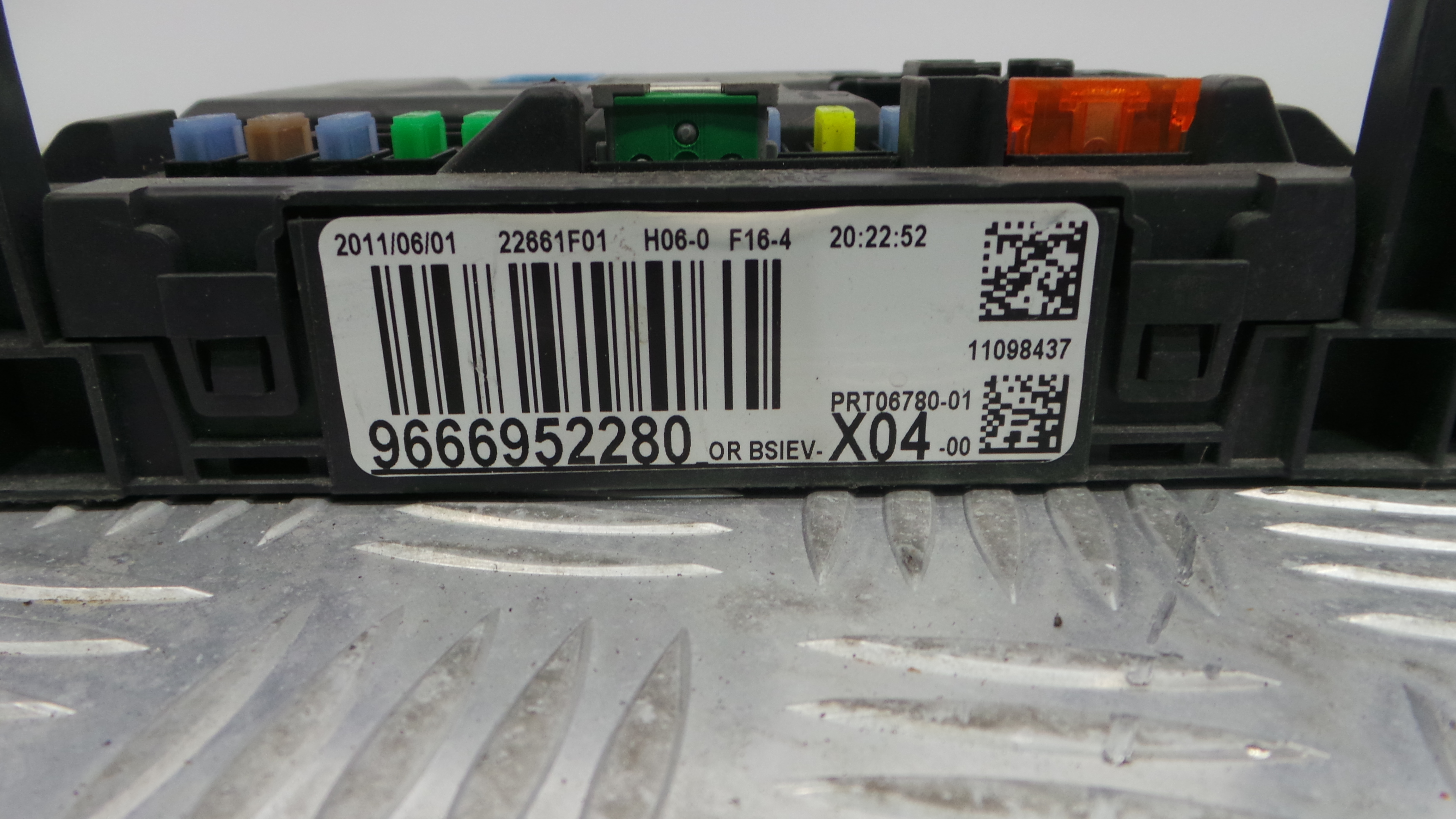 Caixa dos Fusíveis / BSI / UCH / SAM 9666952280 - CITROËN C3 II (SC_)-33107953