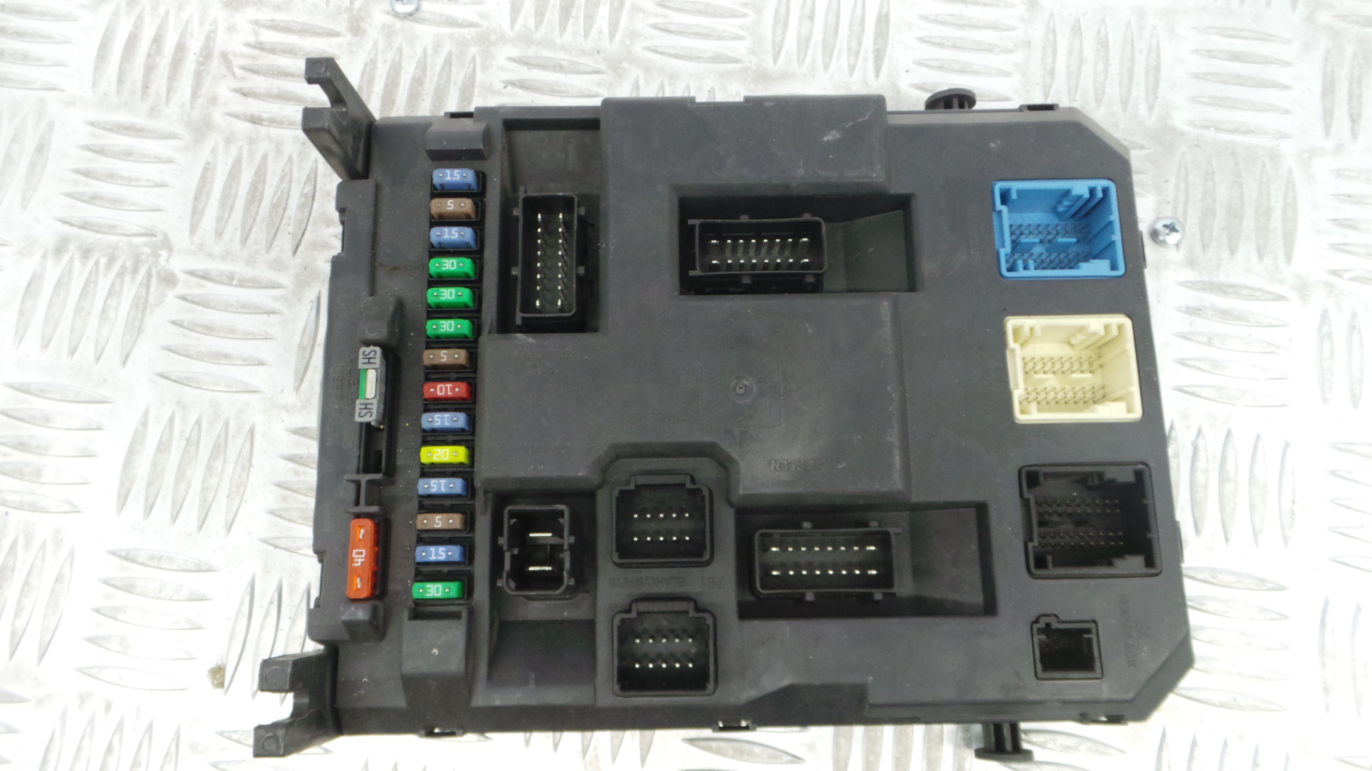 Caixa dos Fusíveis / BSI / UCH / SAM 9666952280 - CITROËN C3 II (SC_)-33107953