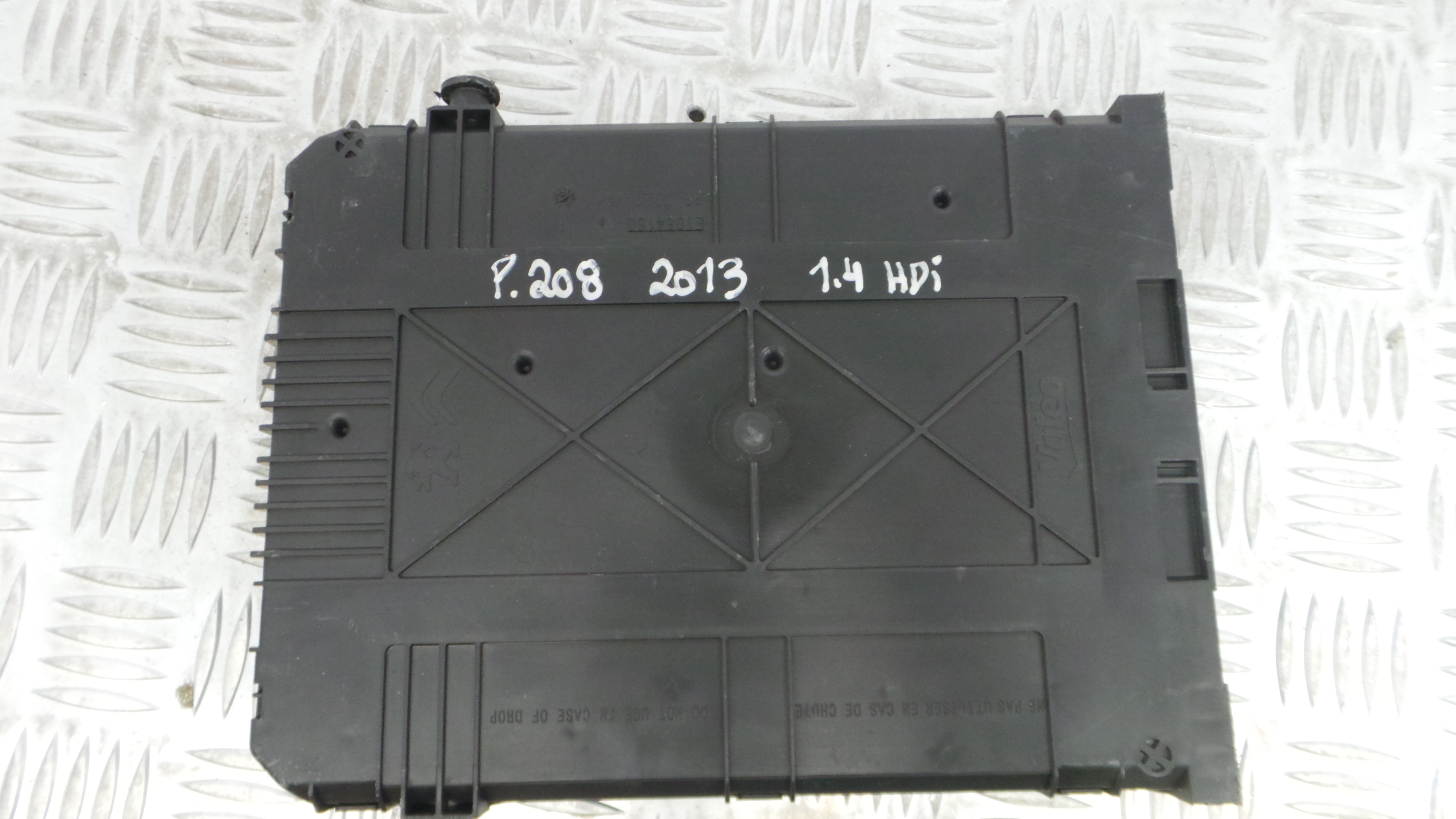 Caixa dos Fusíveis / BSI / UCH / SAM 9807531680 - PEUGEOT 208 I (CA_, CC_)-33107956 Caixa dos Fusíveis / BSI / UCH / SAM 9807531680 - PEUGEOT 208 I (CA_, CC_)-33107956