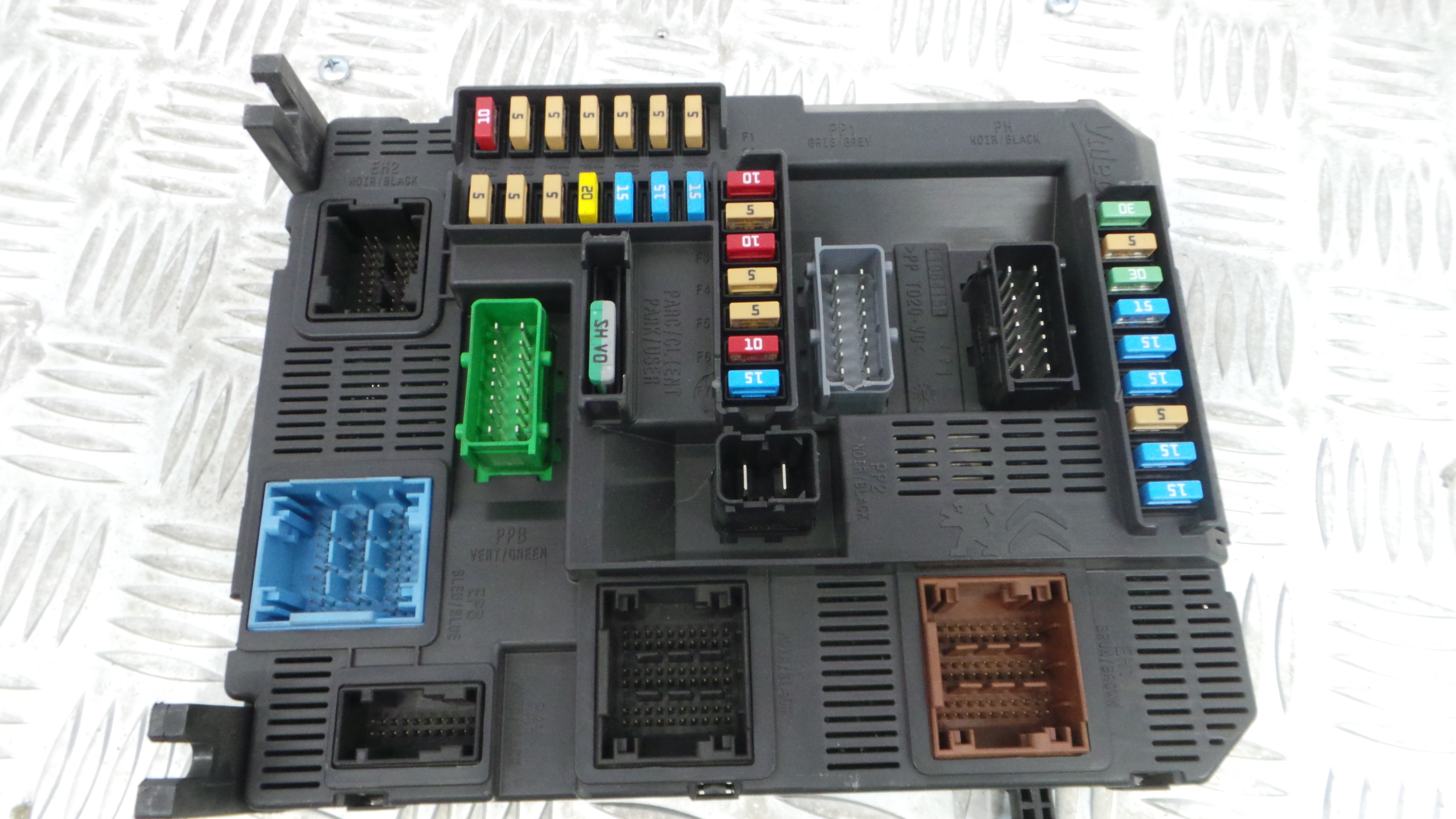 Caixa dos Fusíveis / BSI / UCH / SAM 9807531680 - PEUGEOT 208 I (CA_, CC_)-33107956