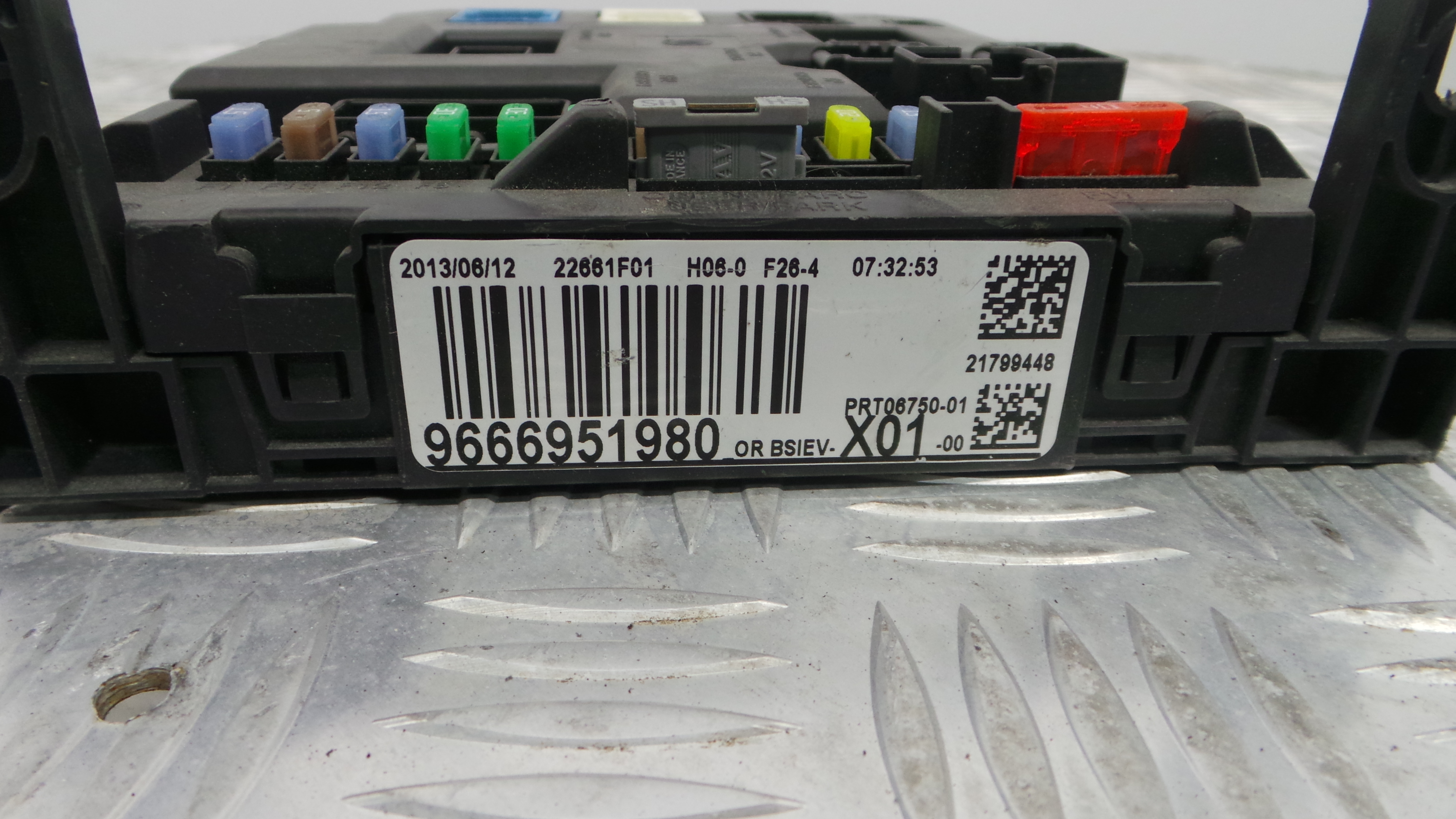 Caixa dos Fusíveis / BSI / UCH / SAM 9666951980 - PEUGEOT 208 I (CA_, CC_)-33172564