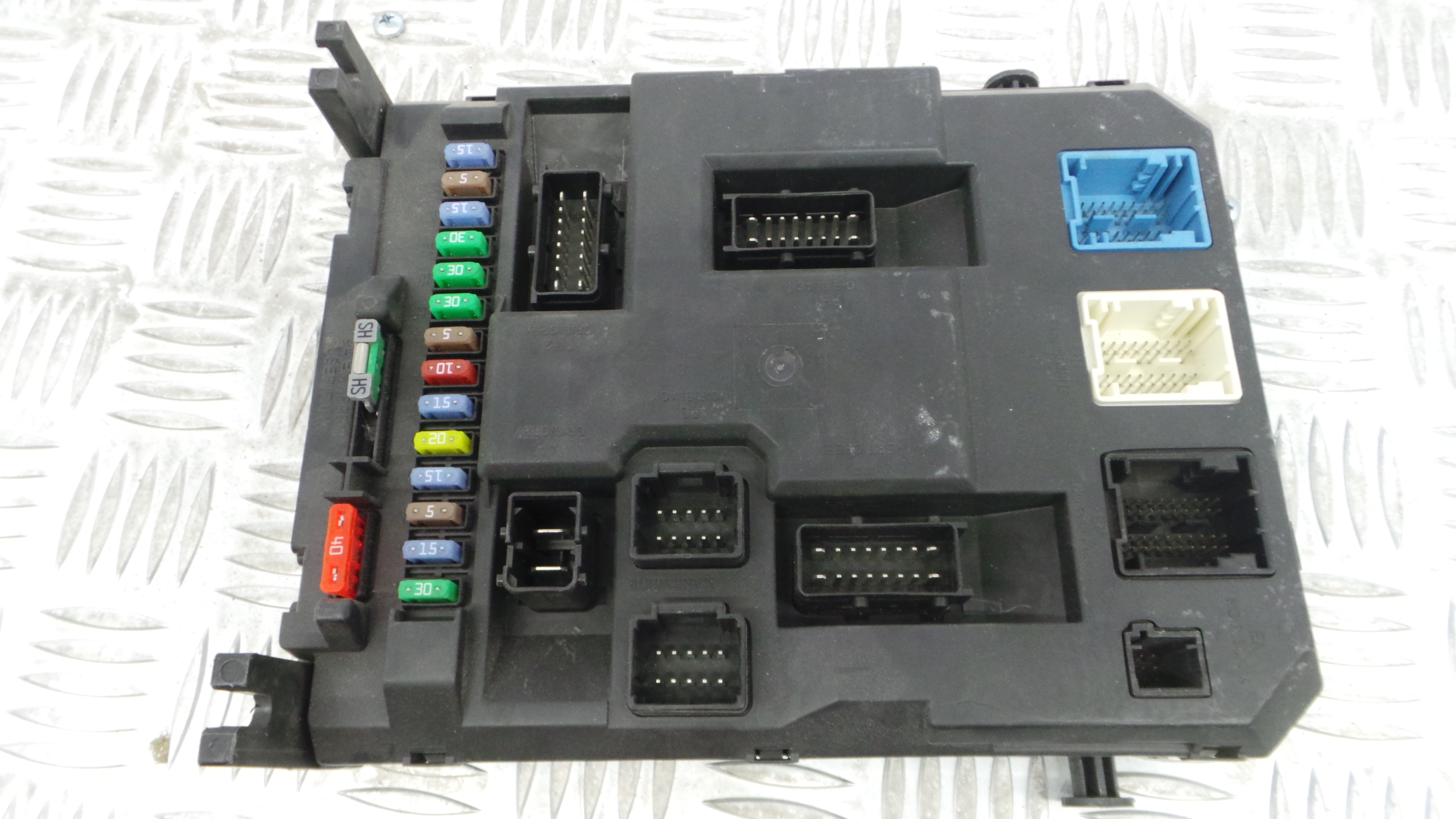 Caixa dos Fusíveis / BSI / UCH / SAM 9666951980 - PEUGEOT 208 I (CA_, CC_)-33172564