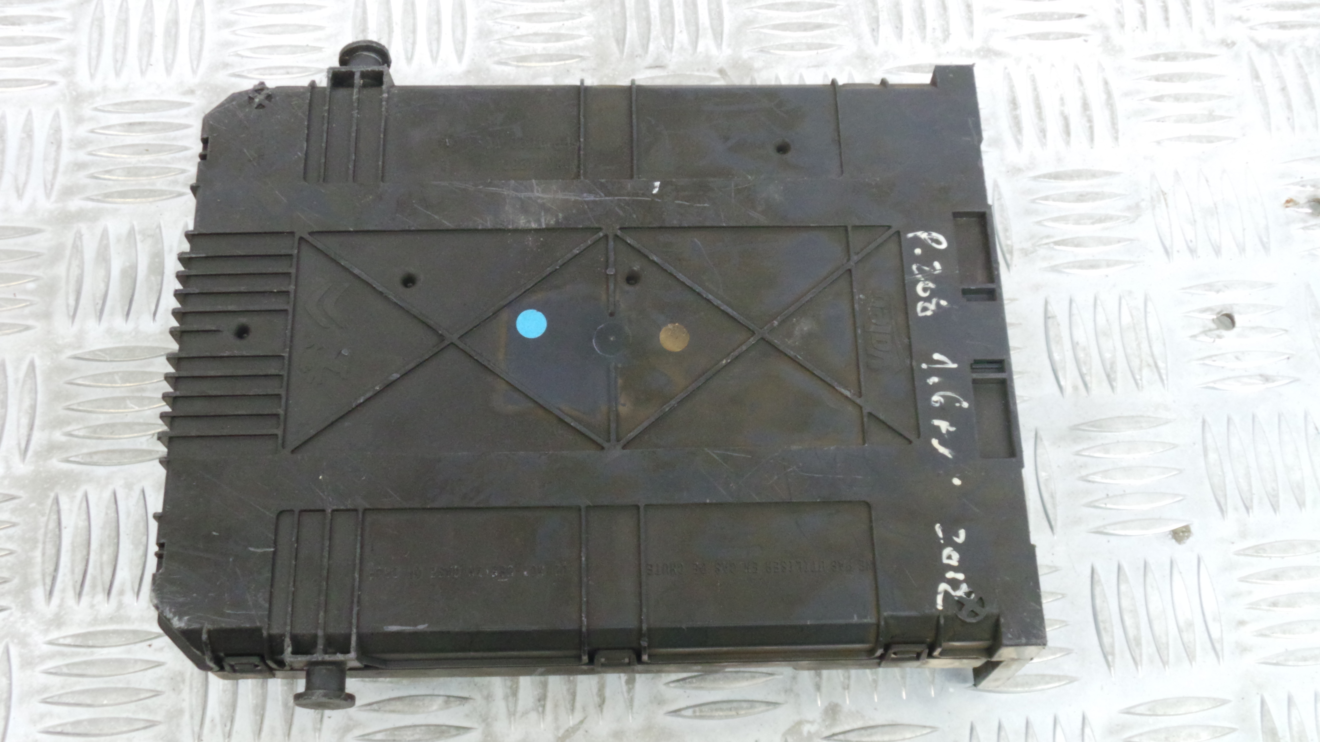 Caixa dos Fusíveis / BSI / UCH / SAM 9678355980 - PEUGEOT 208 I (CA_, CC_)-33108700 Caixa dos Fusíveis / BSI / UCH / SAM 9678355980 - PEUGEOT 208 I (CA_, CC_)-33108700