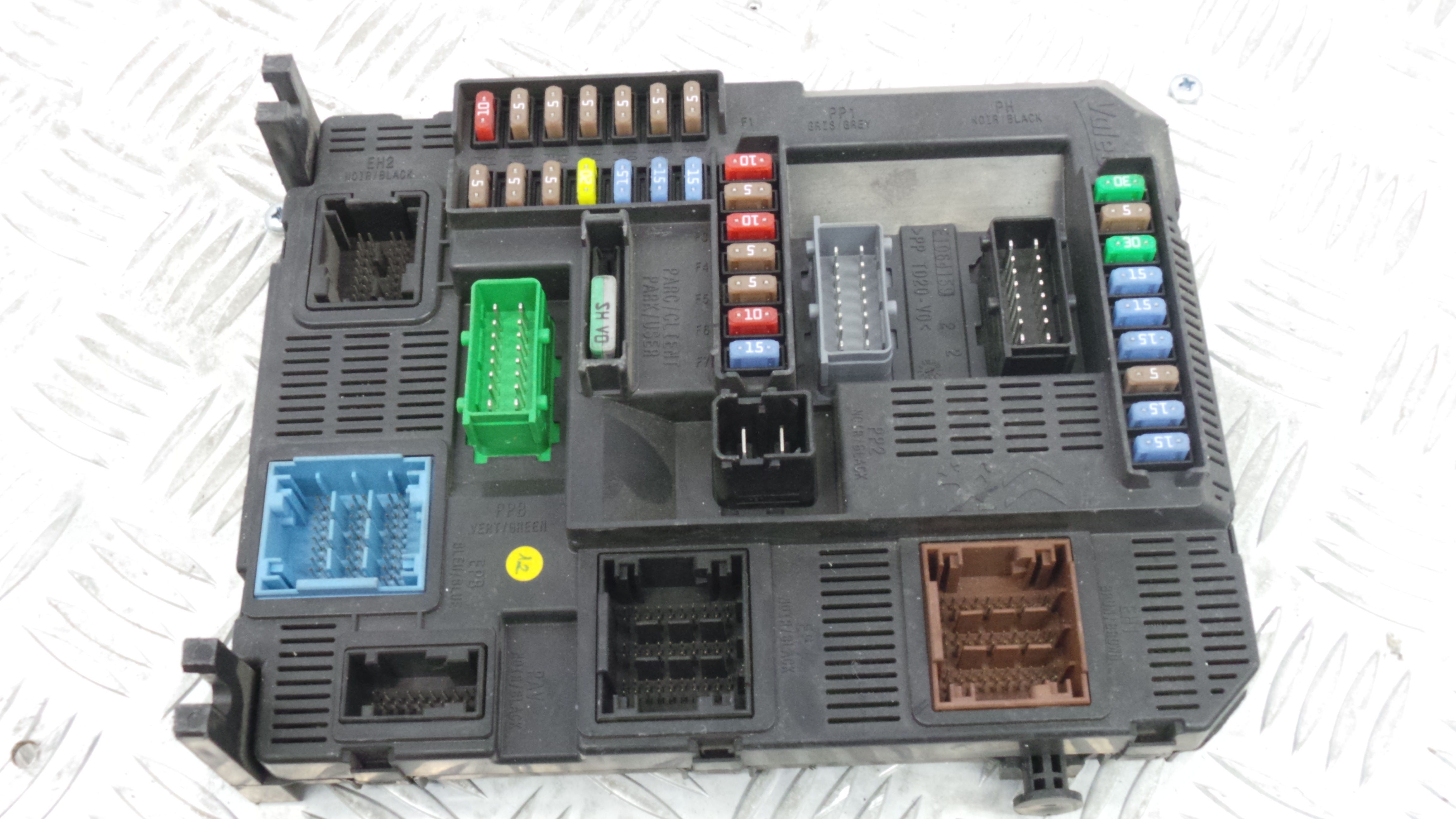 Caixa dos Fusíveis / BSI / UCH / SAM 9807531680 - PEUGEOT 208 I (CA_, CC_)-33108746