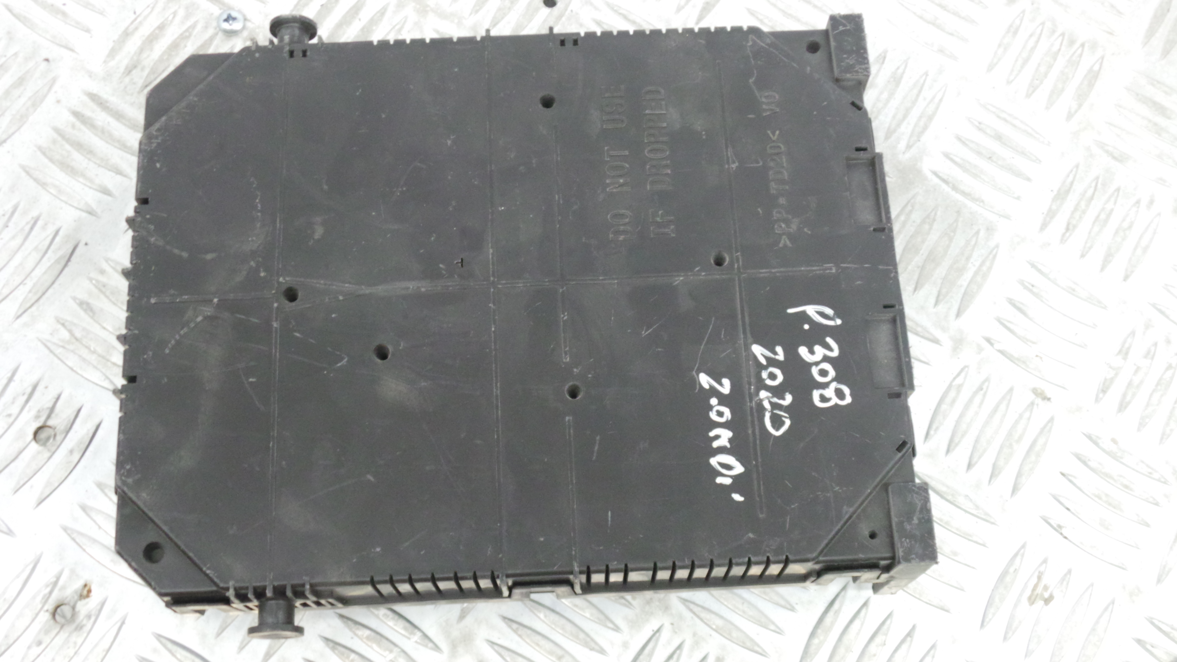 Caixa dos Fusíveis / BSI / UCH / SAM 9830805680 - PEUGEOT 308 II (LB_, LP_, LW_, LH_, L3_)-33108880 Caixa dos Fusíveis / BSI / UCH / SAM 9830805680 - PEUGEOT 308 II (LB_, LP_, LW_, LH_, L3_)-33108880