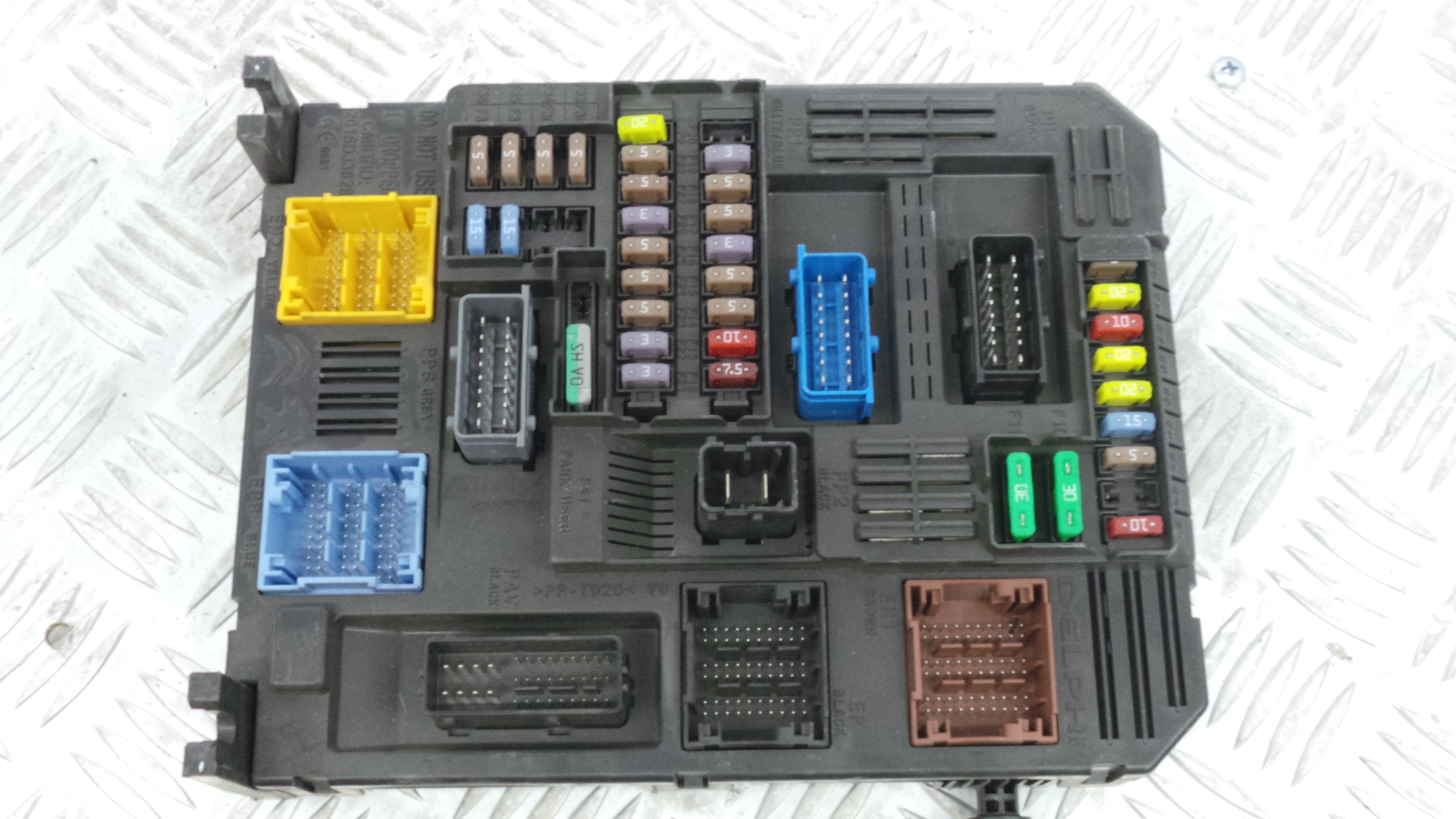 Caixa dos Fusíveis / BSI / UCH / SAM 9830805680 - PEUGEOT 308 II (LB_, LP_, LW_, LH_, L3_)-33108880