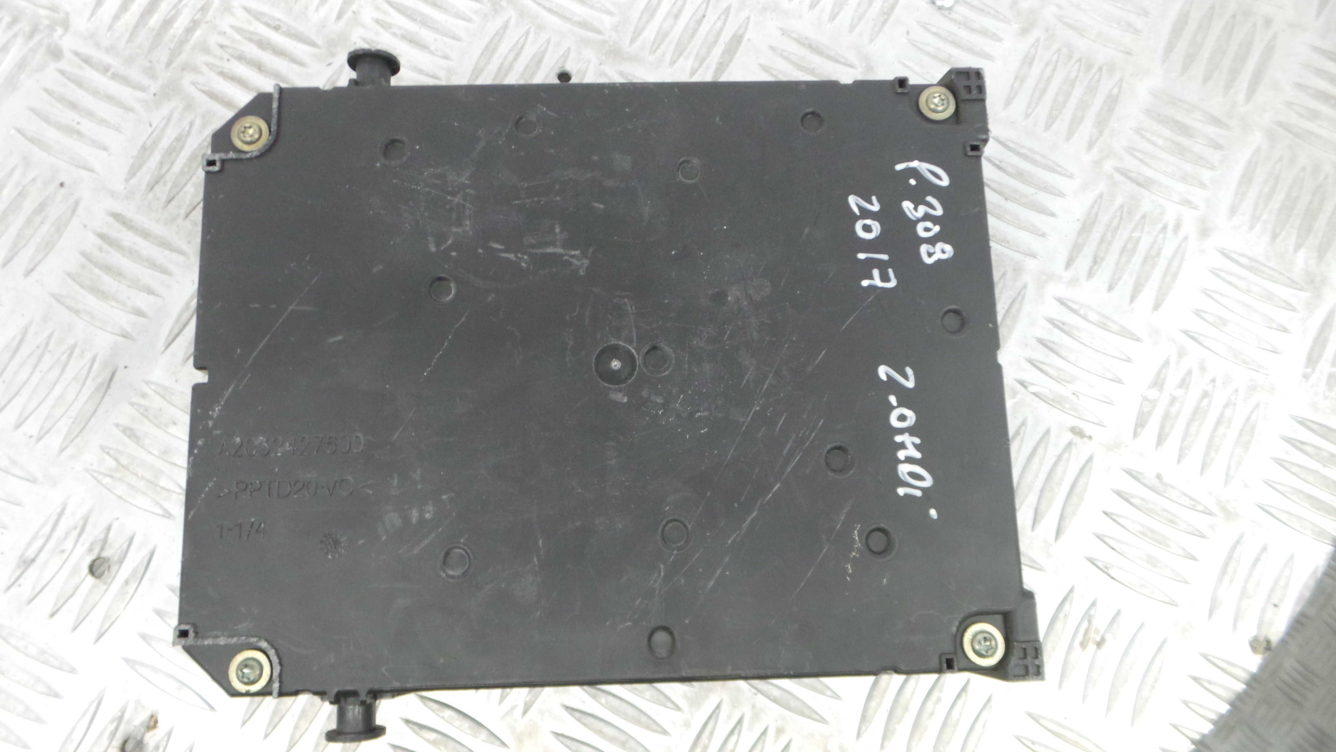 Caixa dos Fusíveis / BSI / UCH / SAM 9806687880 - PEUGEOT 308 II (LB_, LP_, LW_, LH_, L3_)-33108973