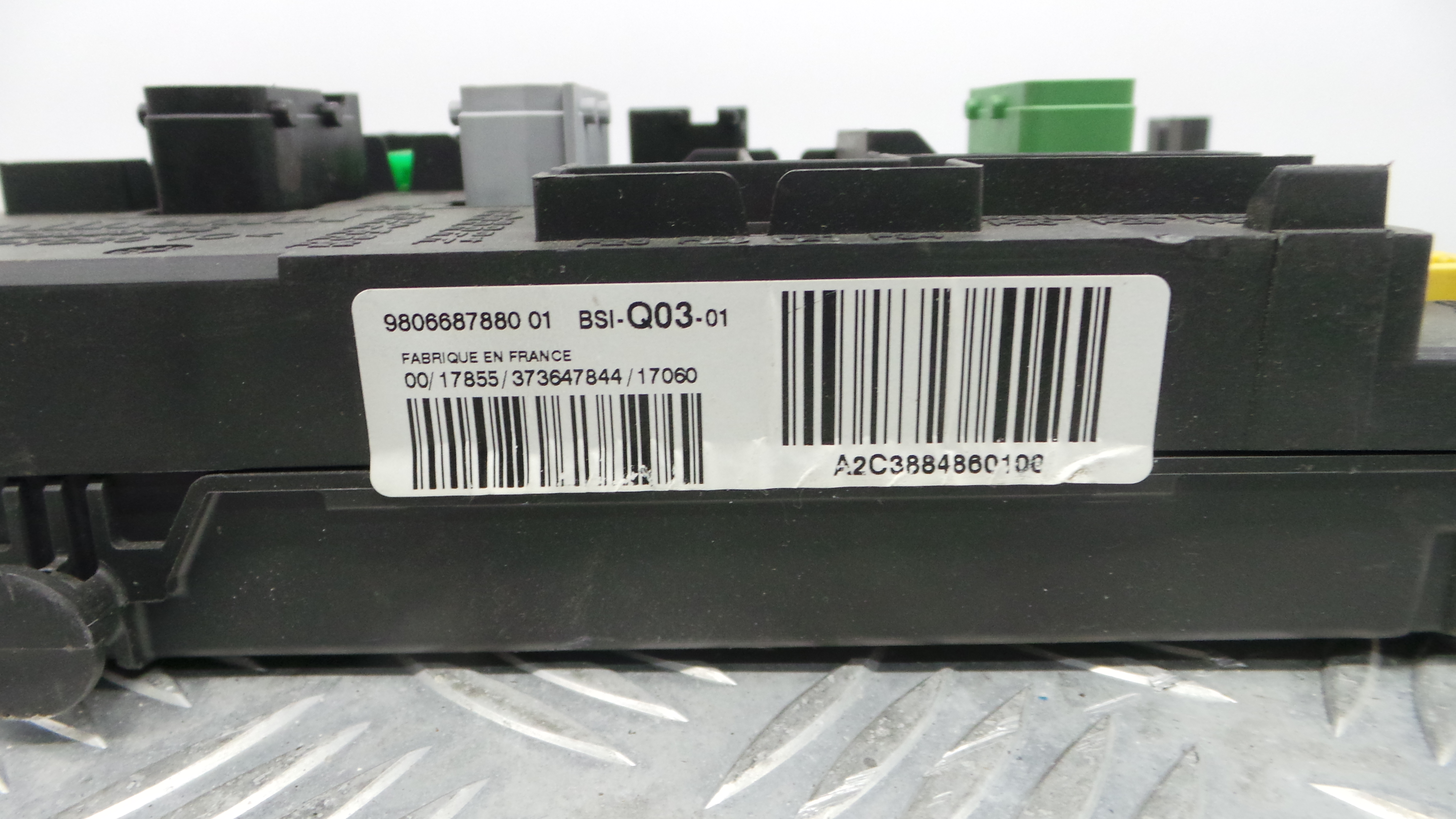 Caixa dos Fusíveis / BSI / UCH / SAM 9806687880 - PEUGEOT 308 II (LB_, LP_, LW_, LH_, L3_)-33108973