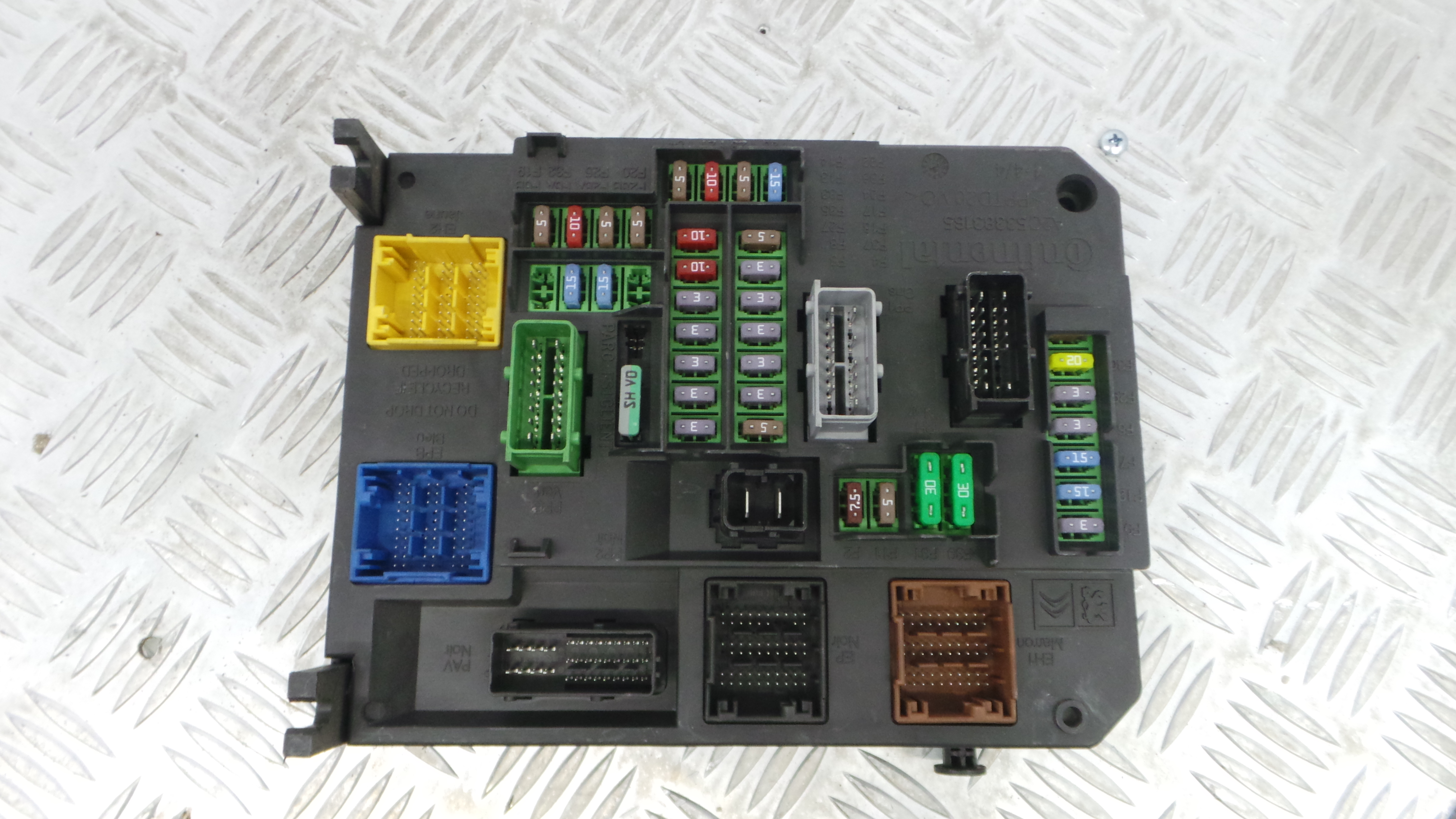 Caixa dos Fusíveis / BSI / UCH / SAM 9806687880 - PEUGEOT 308 II (LB_, LP_, LW_, LH_, L3_)-33108973