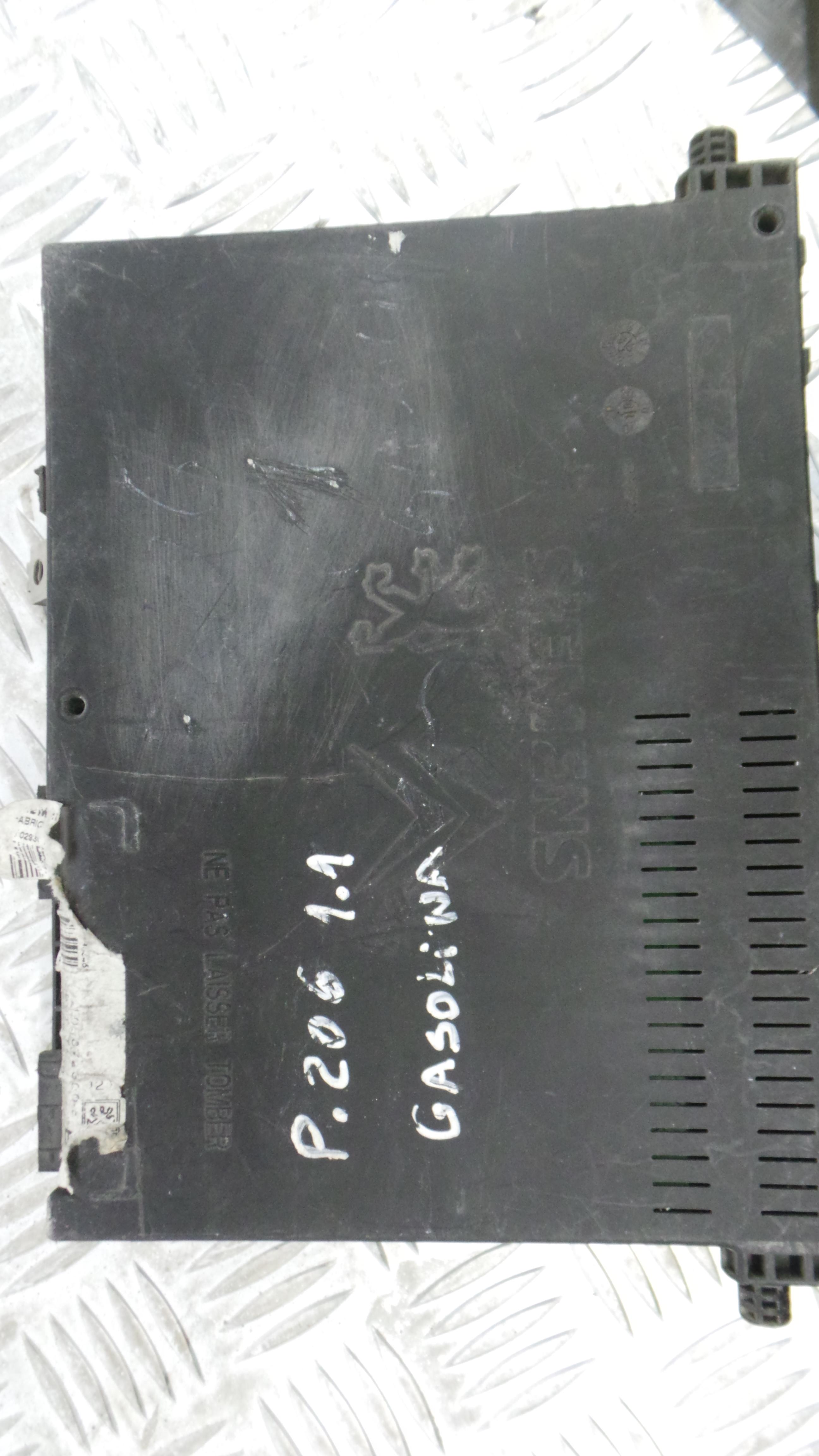 Caixa dos Fusíveis / BSI / UCH / SAM 9626460880 - PEUGEOT 206 Hatchback (2A/C)-33108985