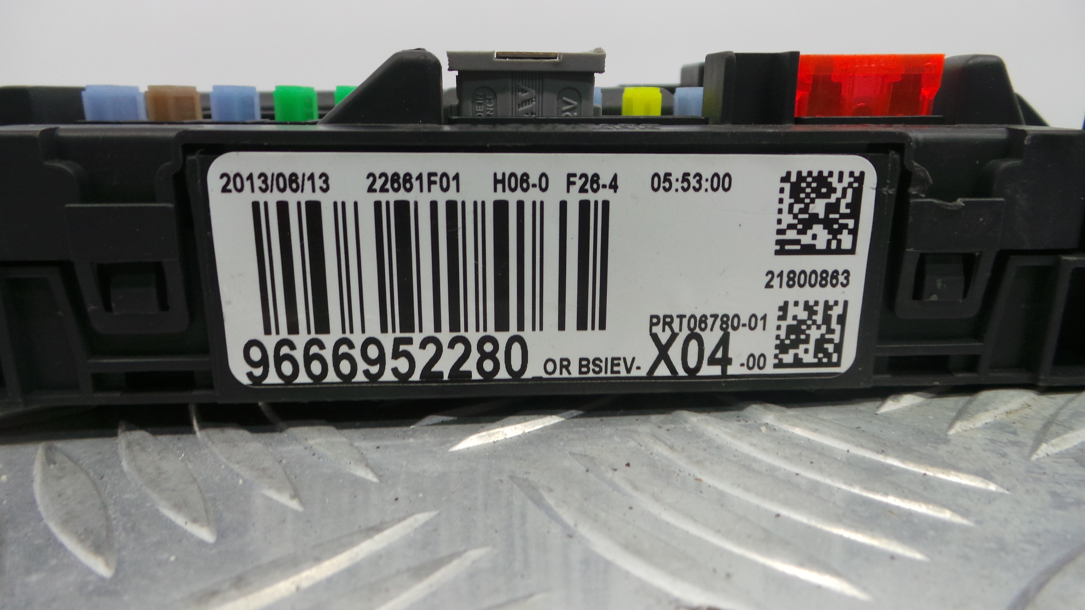 Caixa dos Fusíveis / BSI / UCH / SAM 9666952280 - CITROËN C3 II (SC_)-33109384