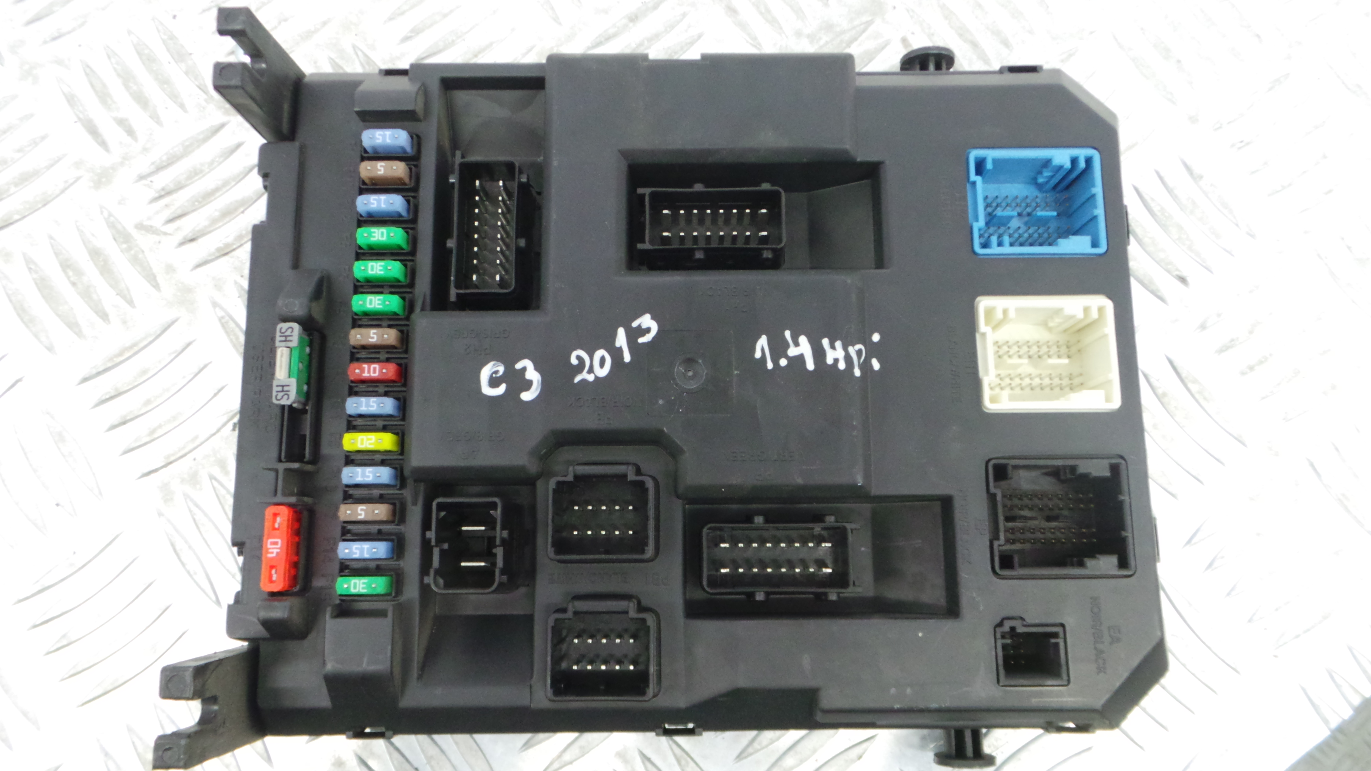 Caixa dos Fusíveis / BSI / UCH / SAM 9666952280 - CITROËN C3 II (SC_)-33109384