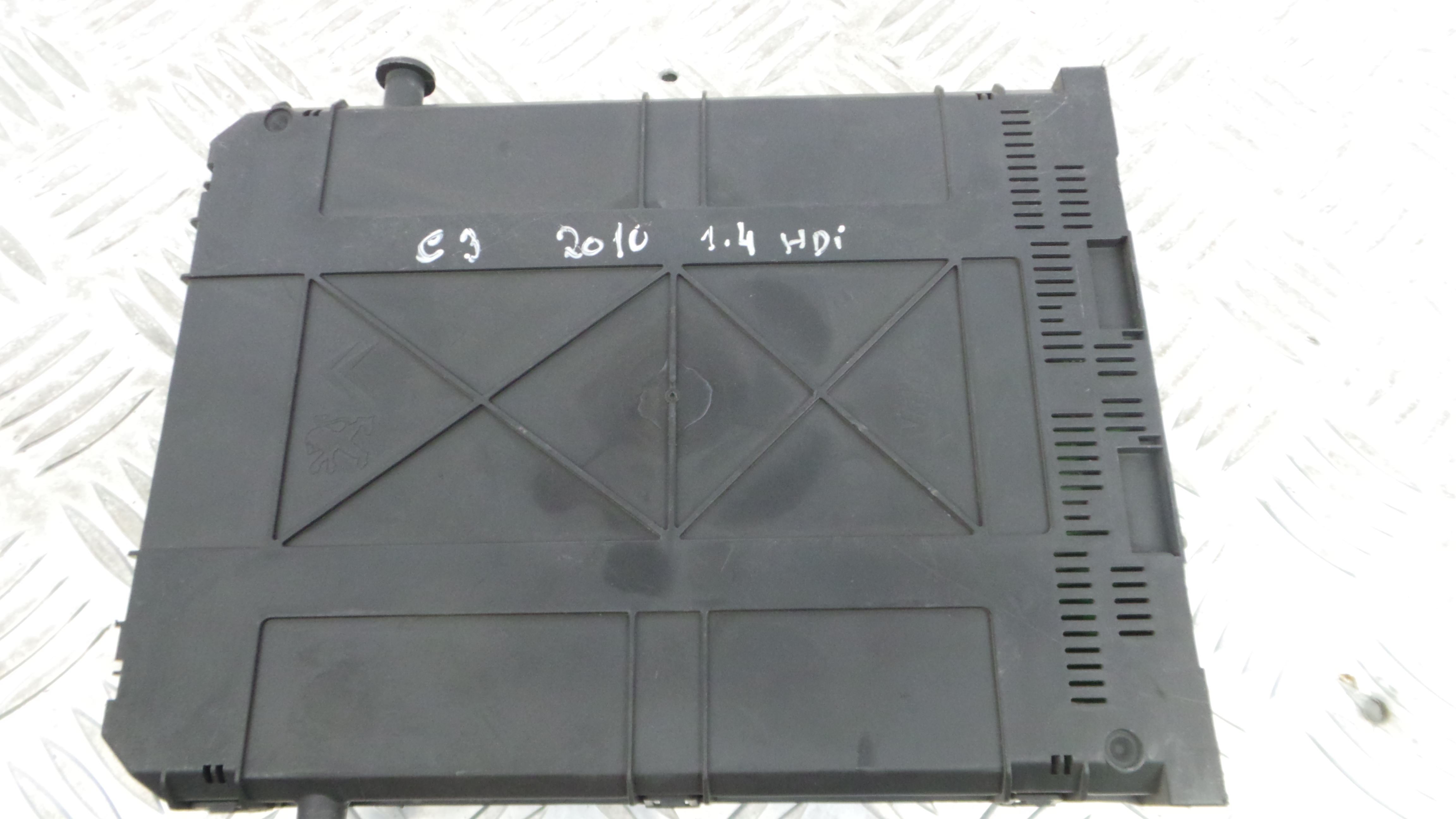 Caixa dos Fusíveis / BSI / UCH / SAM 9674016880 - CITROËN C3 II (SC_)-33109459