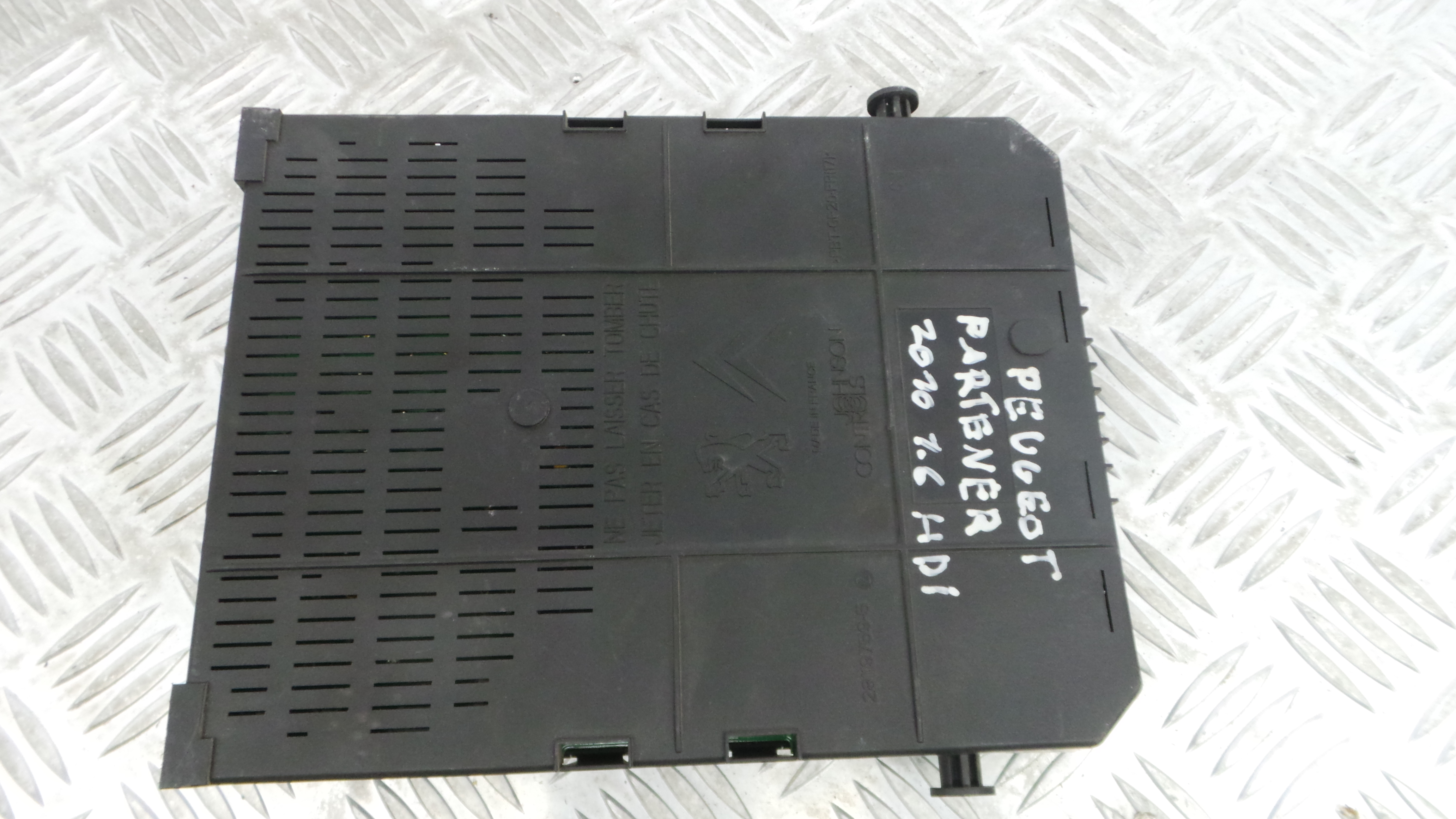 Caixa dos Fusíveis / BSI / UCH / SAM 966405898002 - PEUGEOT PARTNER Caixa/monovolume (5_, G_), PART-33109508 Caixa dos Fusíveis / BSI / UCH / SAM 966405898002 - PEUGEOT PARTNER Caixa/monovolume (5_, G_), PART-33109508