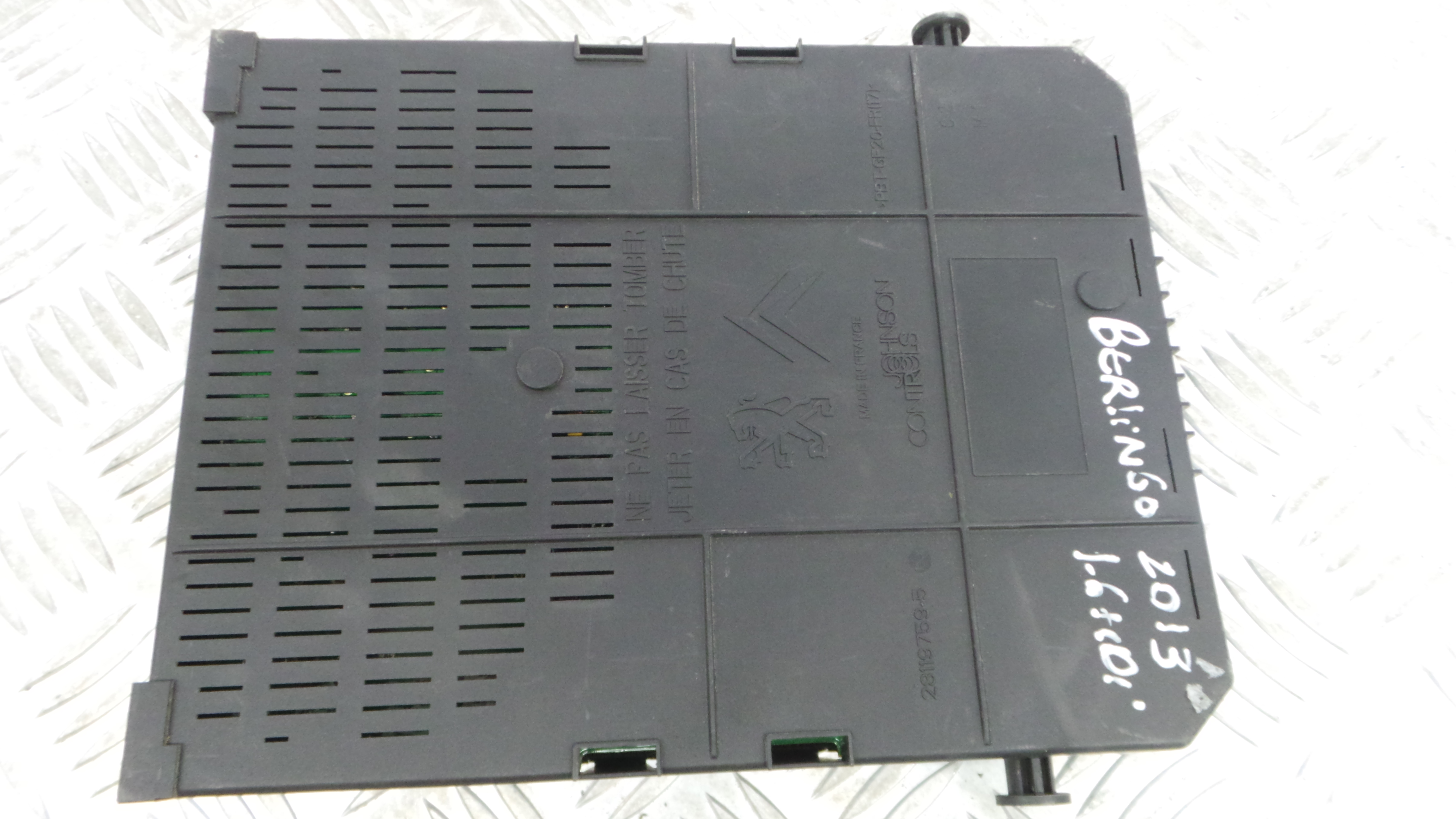 Caixa dos Fusíveis / BSI / UCH / SAM 967847708001 - CITROËN BERLINGO Caixa/monovolume (B9)-33109514