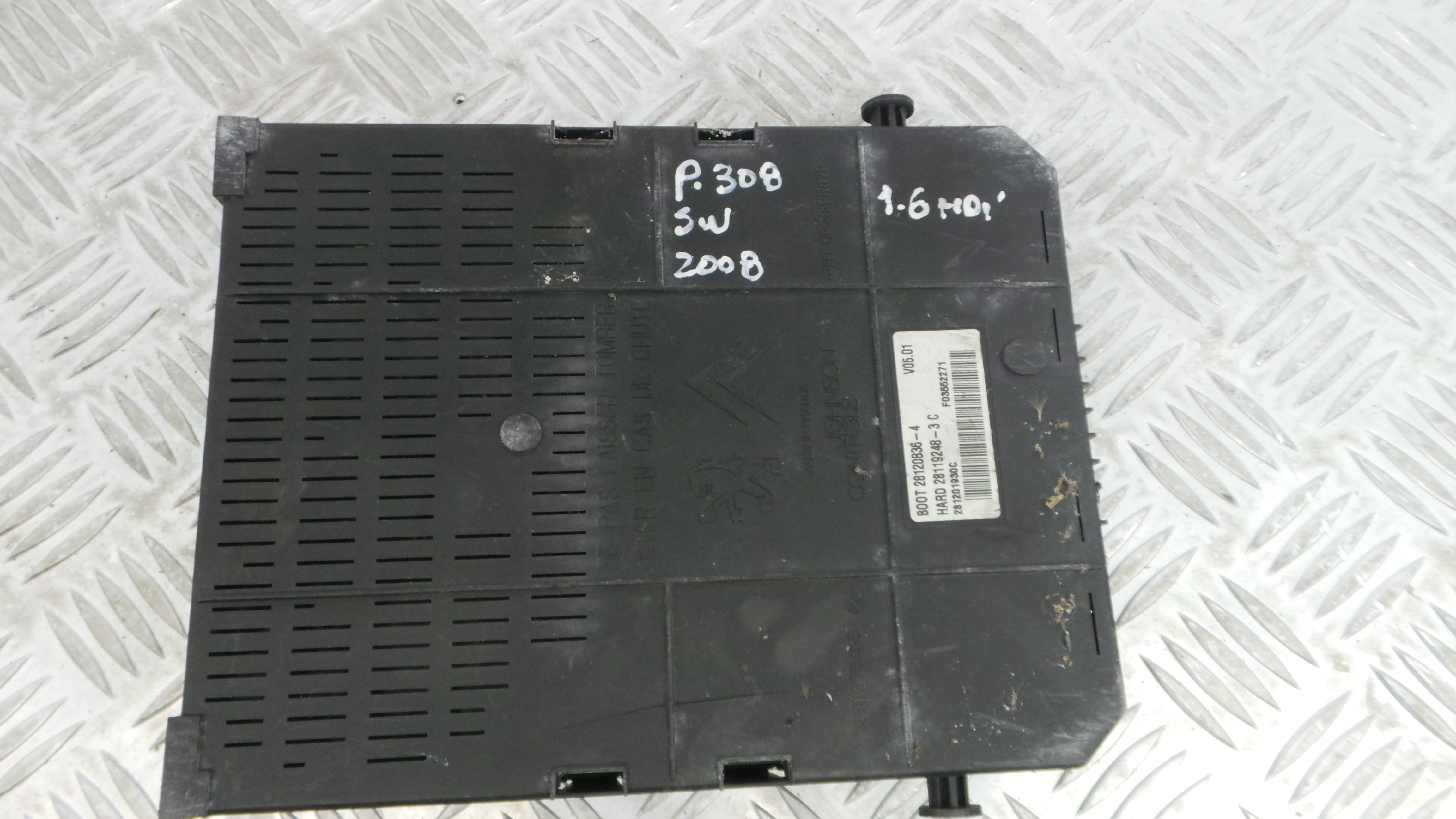 Caixa dos Fusíveis / BSI / UCH / SAM 966405908001 - PEUGEOT 308 SW I (4E_, 4H_)-33109724