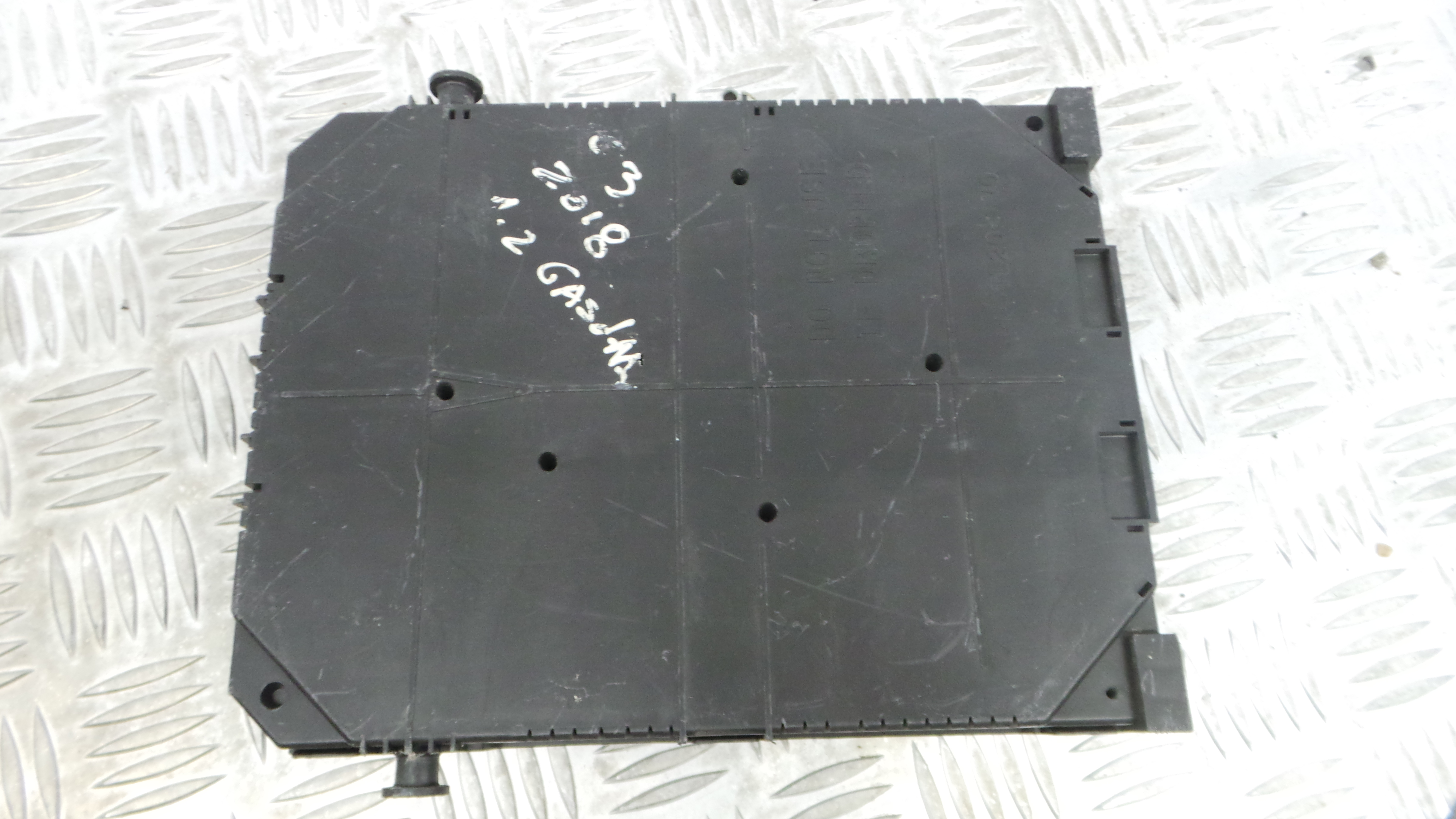 Caixa dos Fusíveis / BSI / UCH / SAM 9819851280 - CITROËN C3 / C3 ORIGIN III (SX)-33110382 Caixa dos Fusíveis / BSI / UCH / SAM 9819851280 - CITROËN C3 / C3 ORIGIN III (SX)-33110382