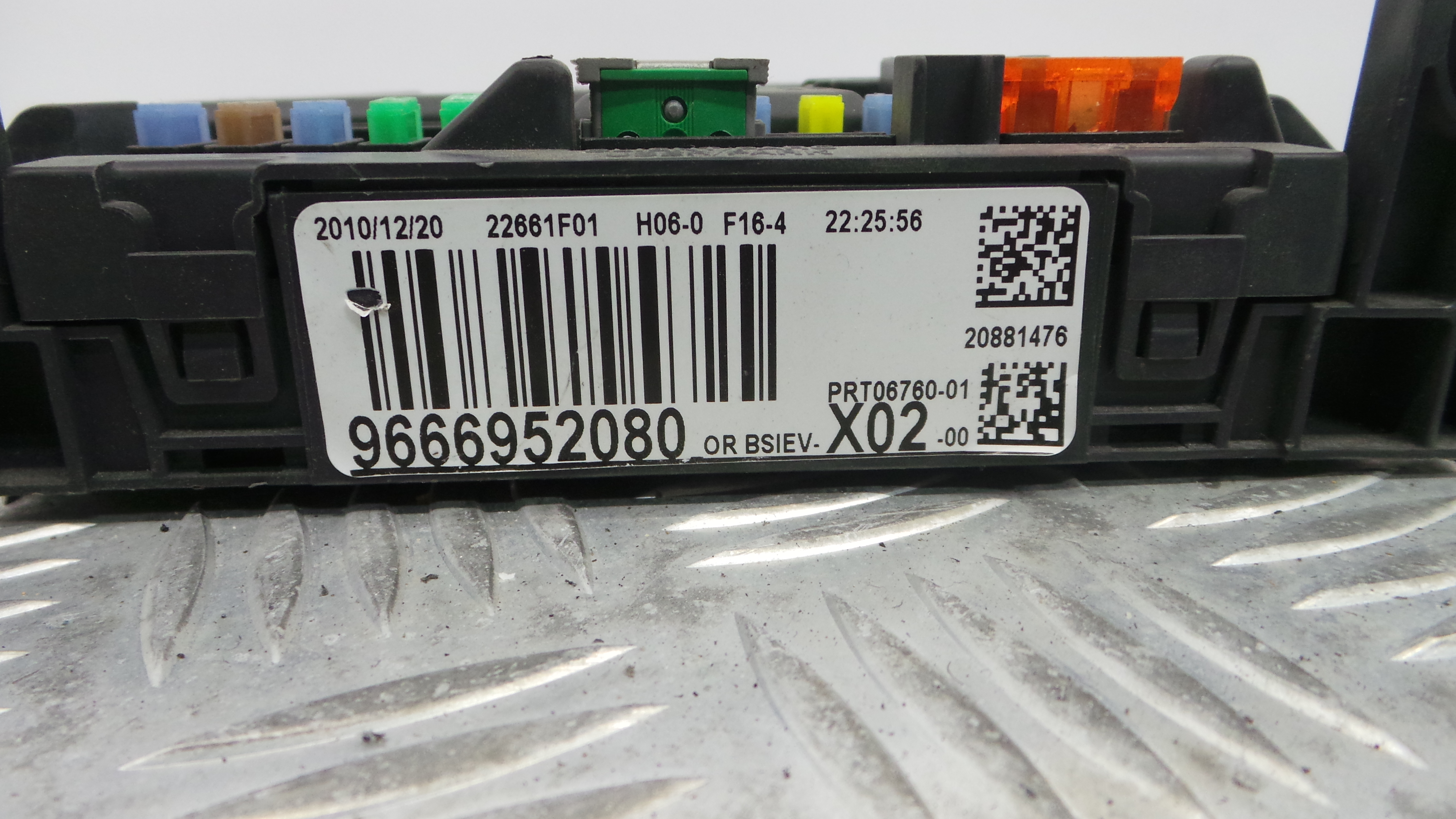 Caixa dos Fusíveis / BSI / UCH / SAM 9666952080 - CITROËN C3 II (SC_)-33110388