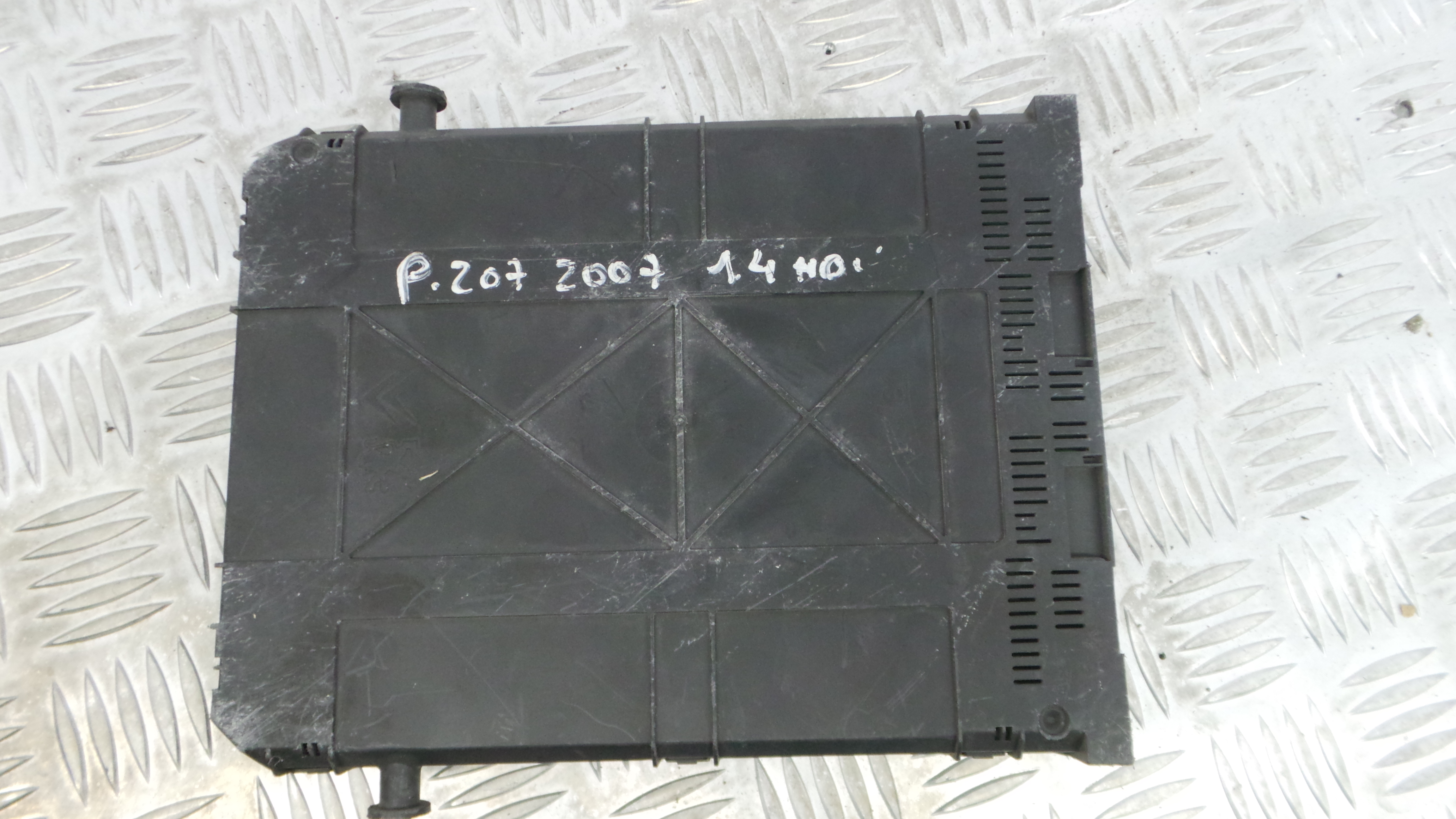 Caixa dos Fusíveis / BSI / UCH / SAM 9664983080 - PEUGEOT 207 (WA_, WC_), 207/207+ (WA_, WC_)-33110430 Caixa dos Fusíveis / BSI / UCH / SAM 9664983080 - PEUGEOT 207 (WA_, WC_), 207/207+ (WA_, WC_)-33110430